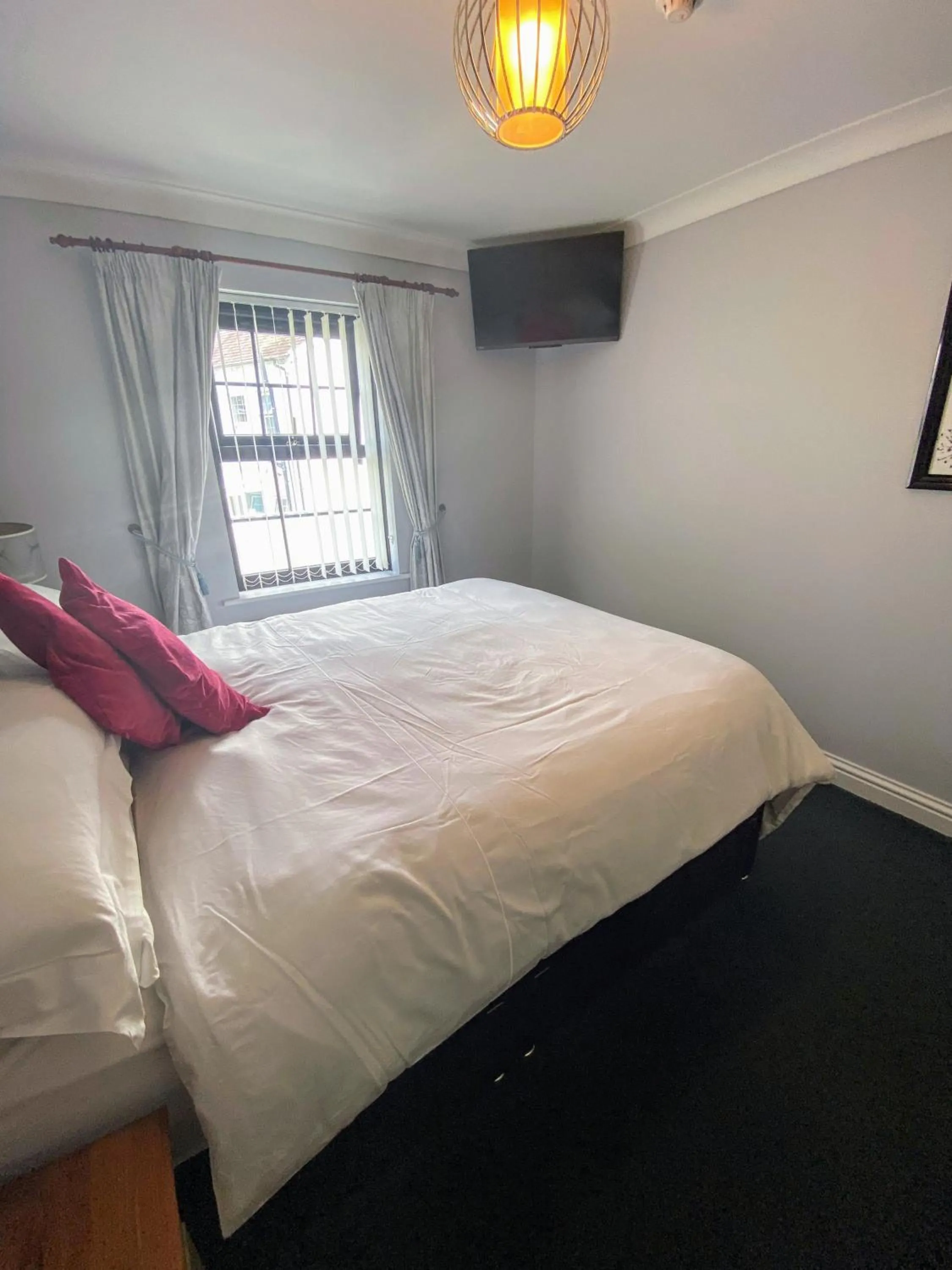 Bedroom, Bed in Flambards Hotel