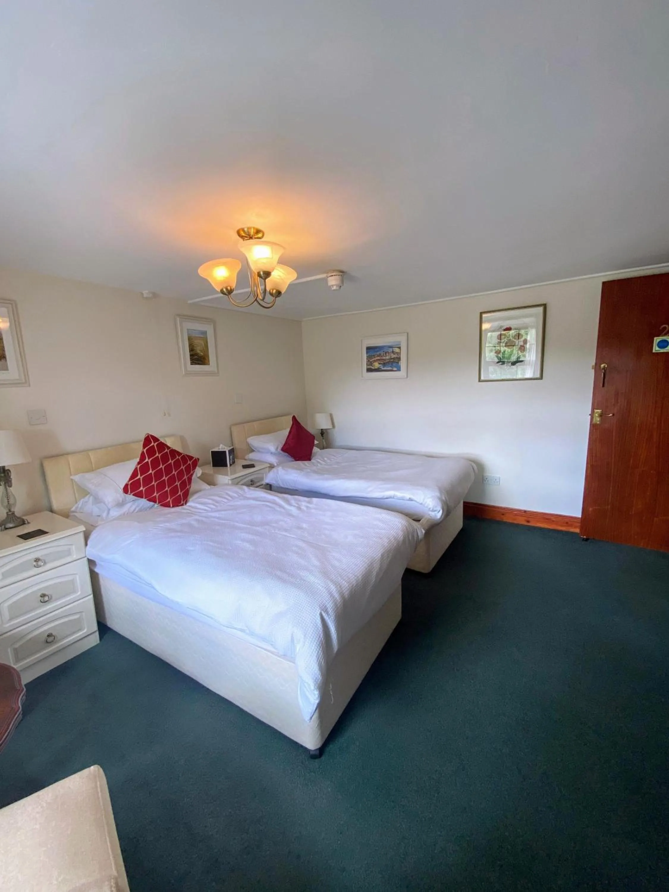 Bedroom, Bed in Flambards Hotel