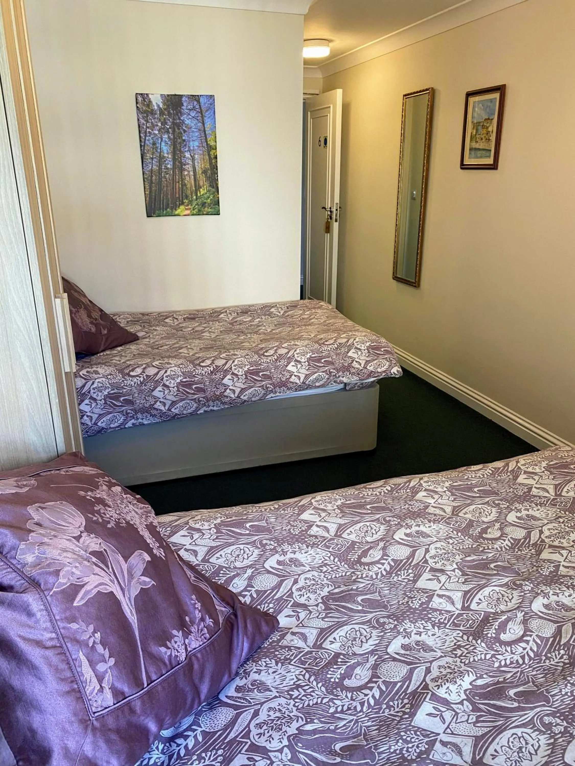 Bedroom, Bed in Flambards Hotel