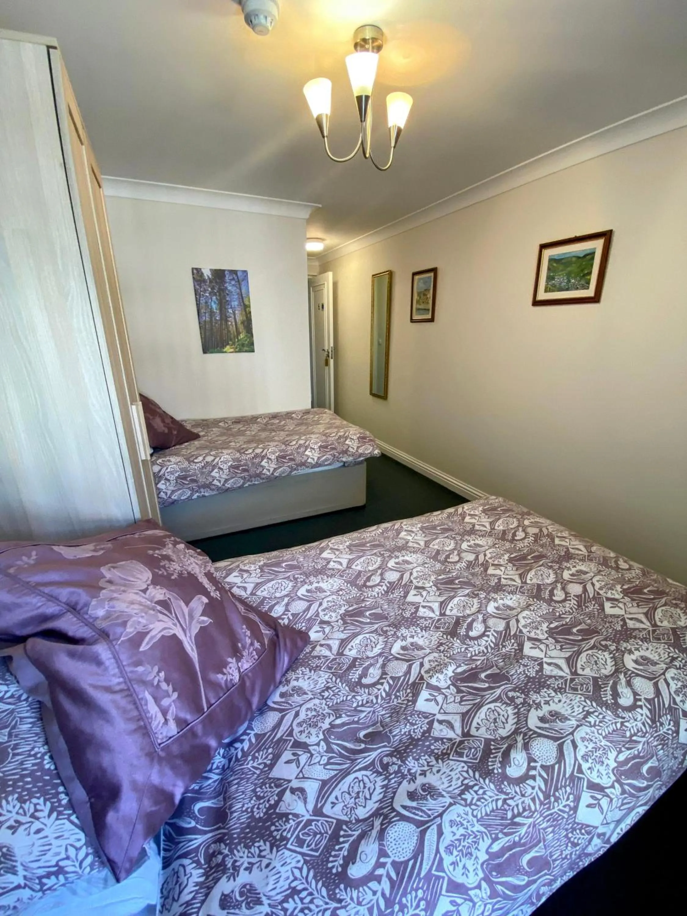 Bedroom, Bed in Flambards Hotel