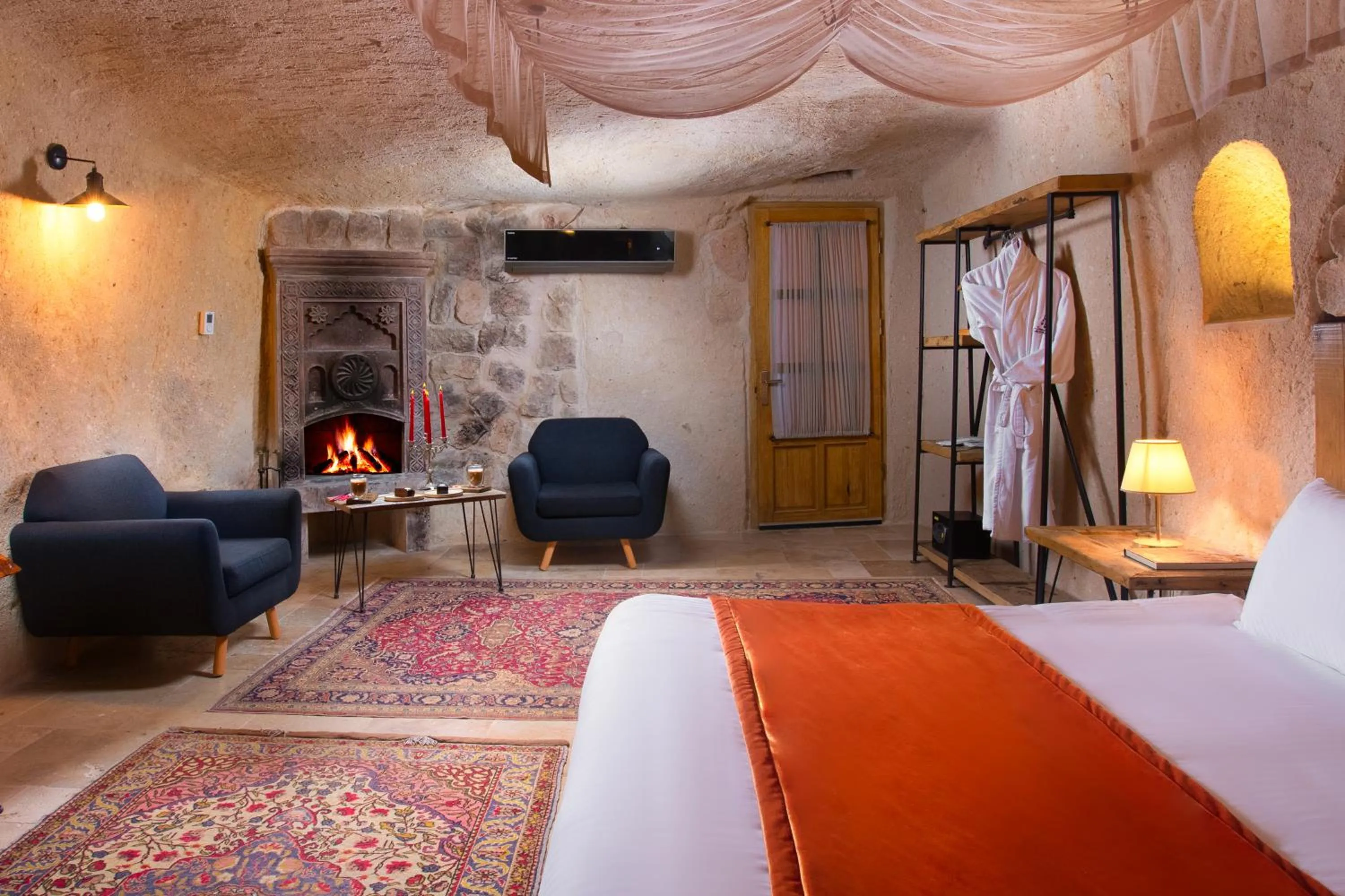 flat iron, Bed in Dream of Cappadocia