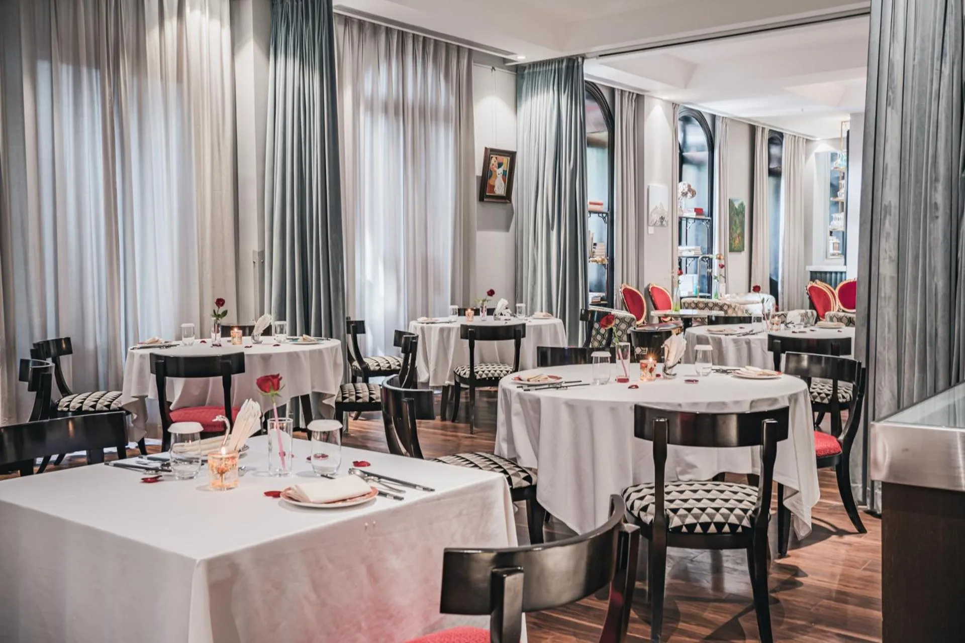 Restaurant/places to eat in Gracie Art Hotel