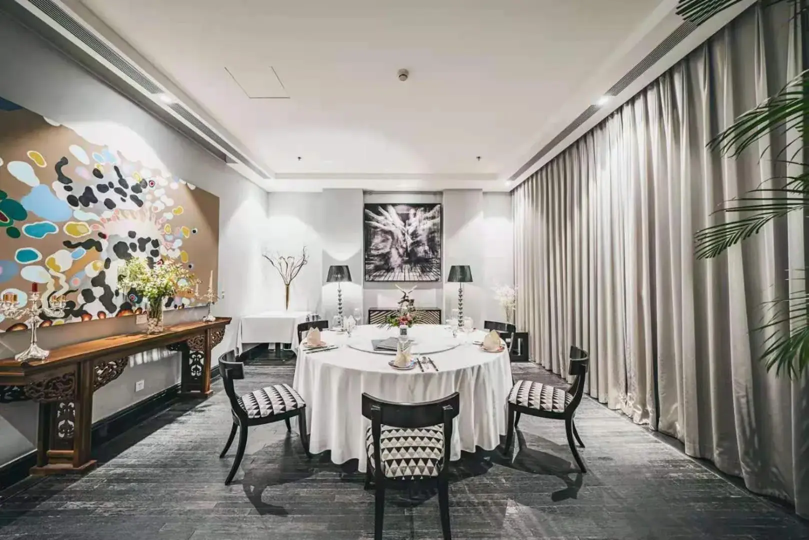 Restaurant/places to eat in Gracie Art Hotel Restaurant/places to eat in Gracie Art Hotel