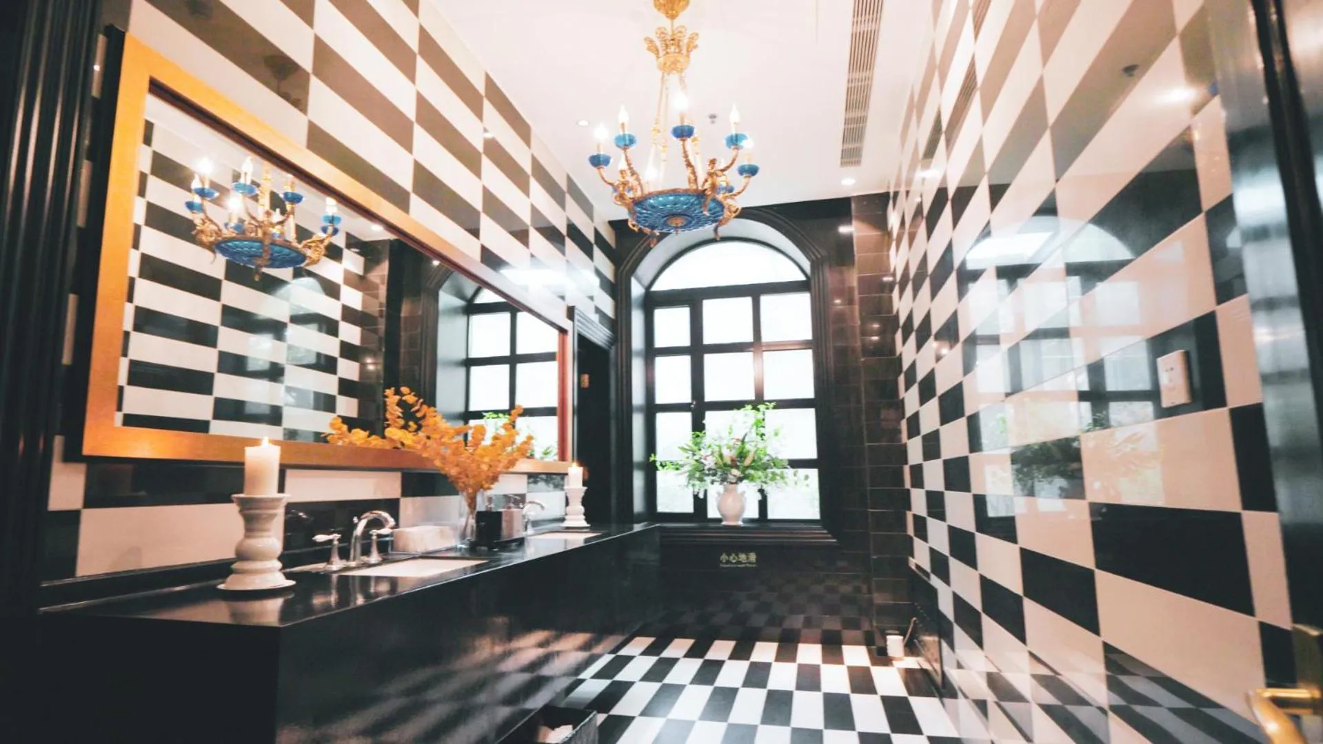 Toilet in Gracie Art Hotel