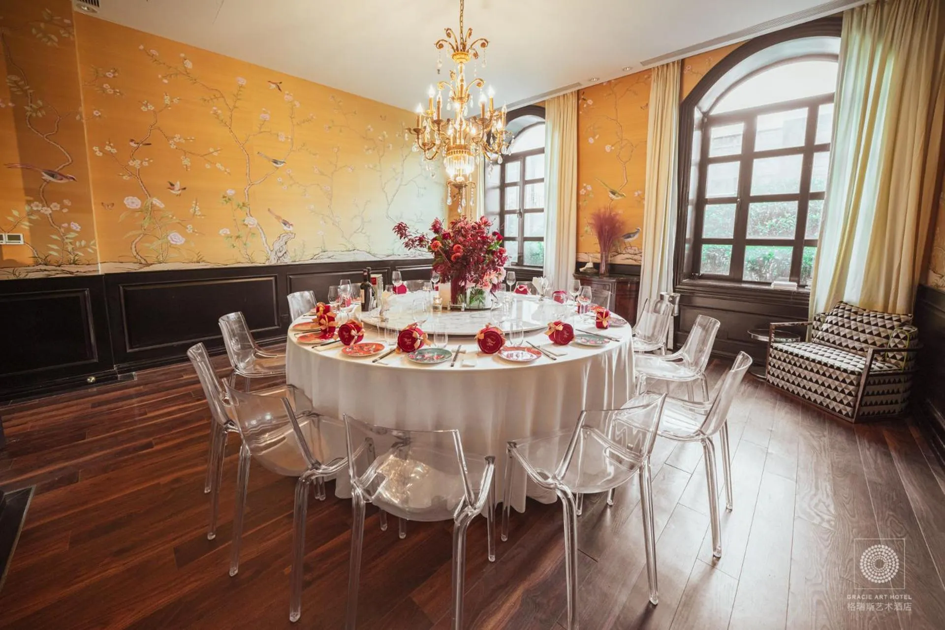 Restaurant/places to eat in Gracie Art Hotel