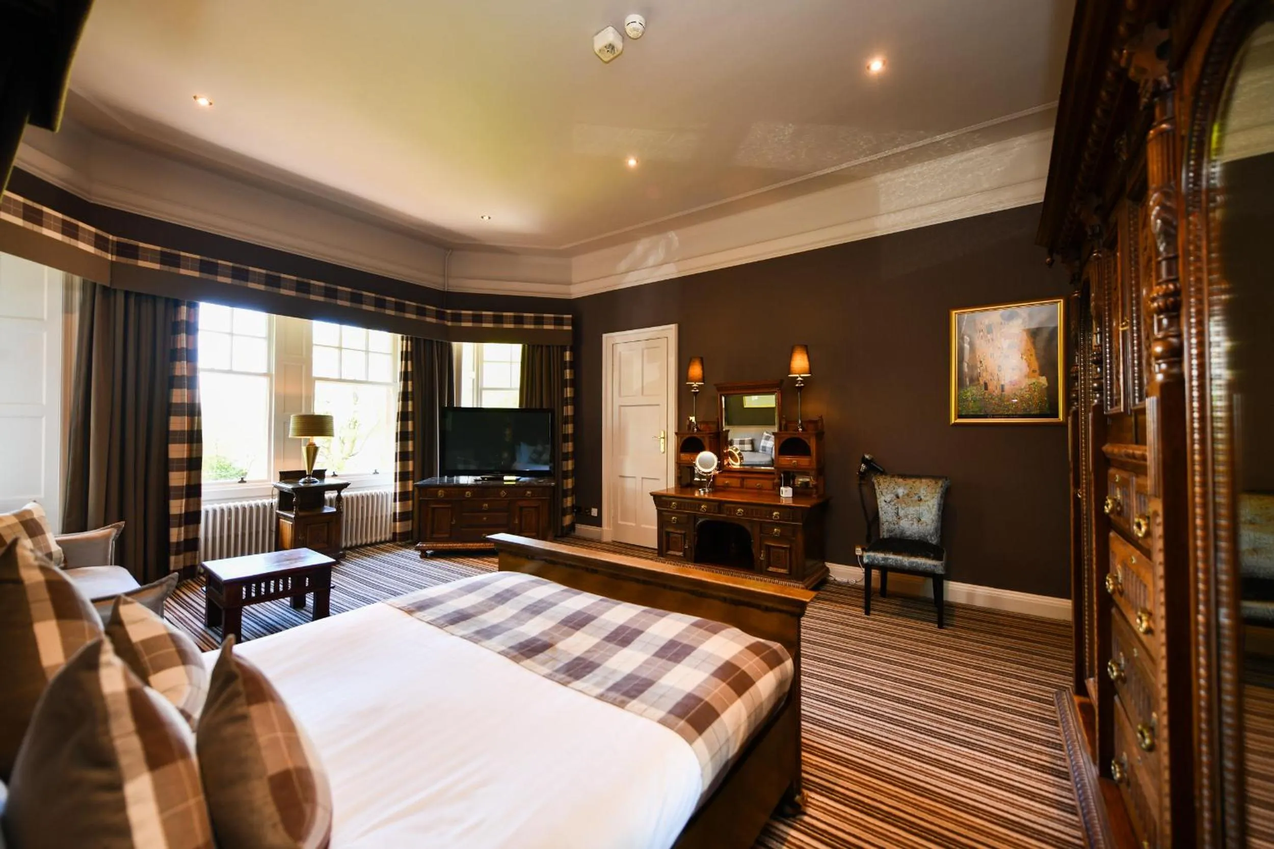 Photo of the whole room, Bed in Savoy Park Hotel