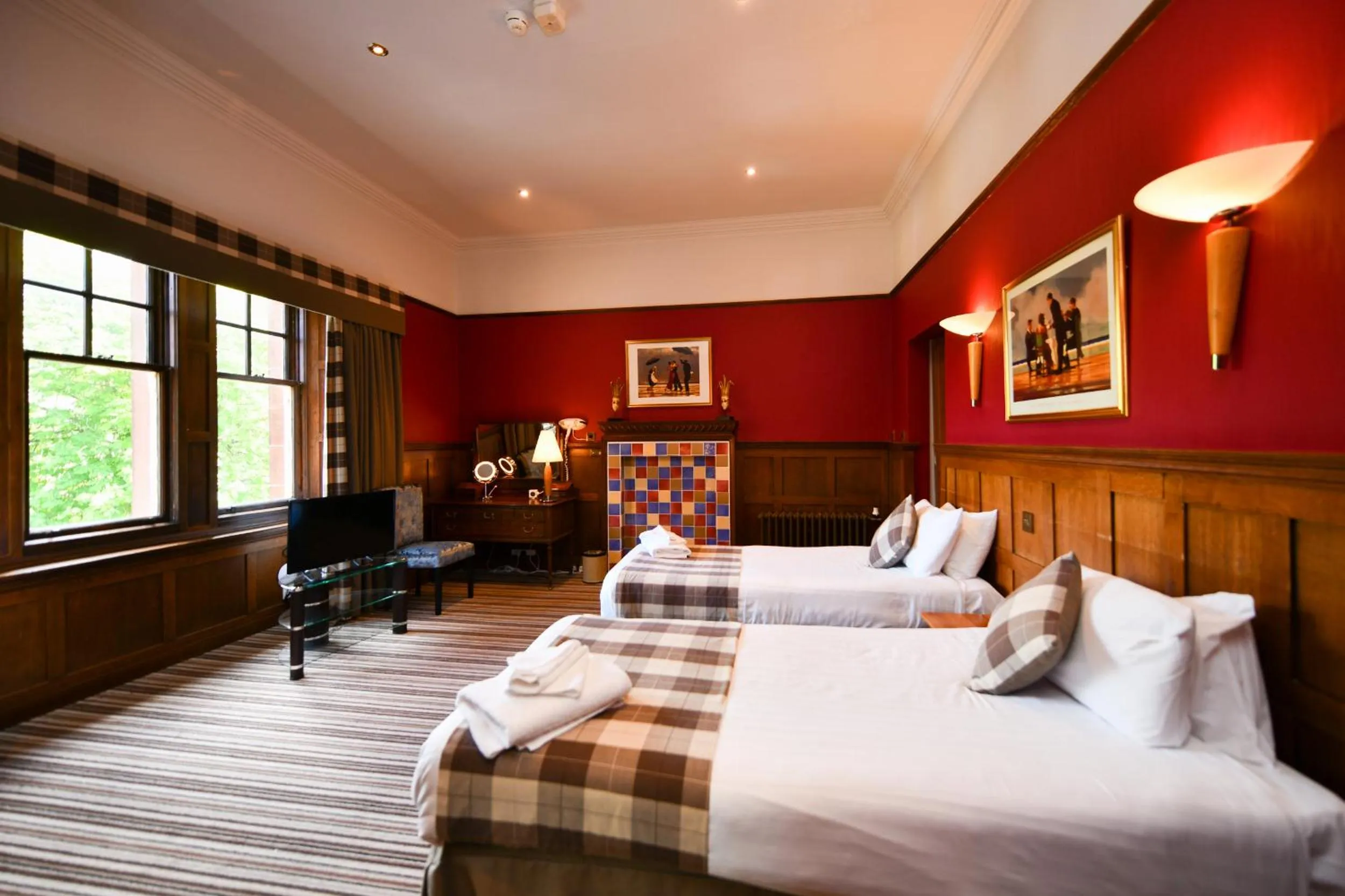 Photo of the whole room, Bed in Savoy Park Hotel