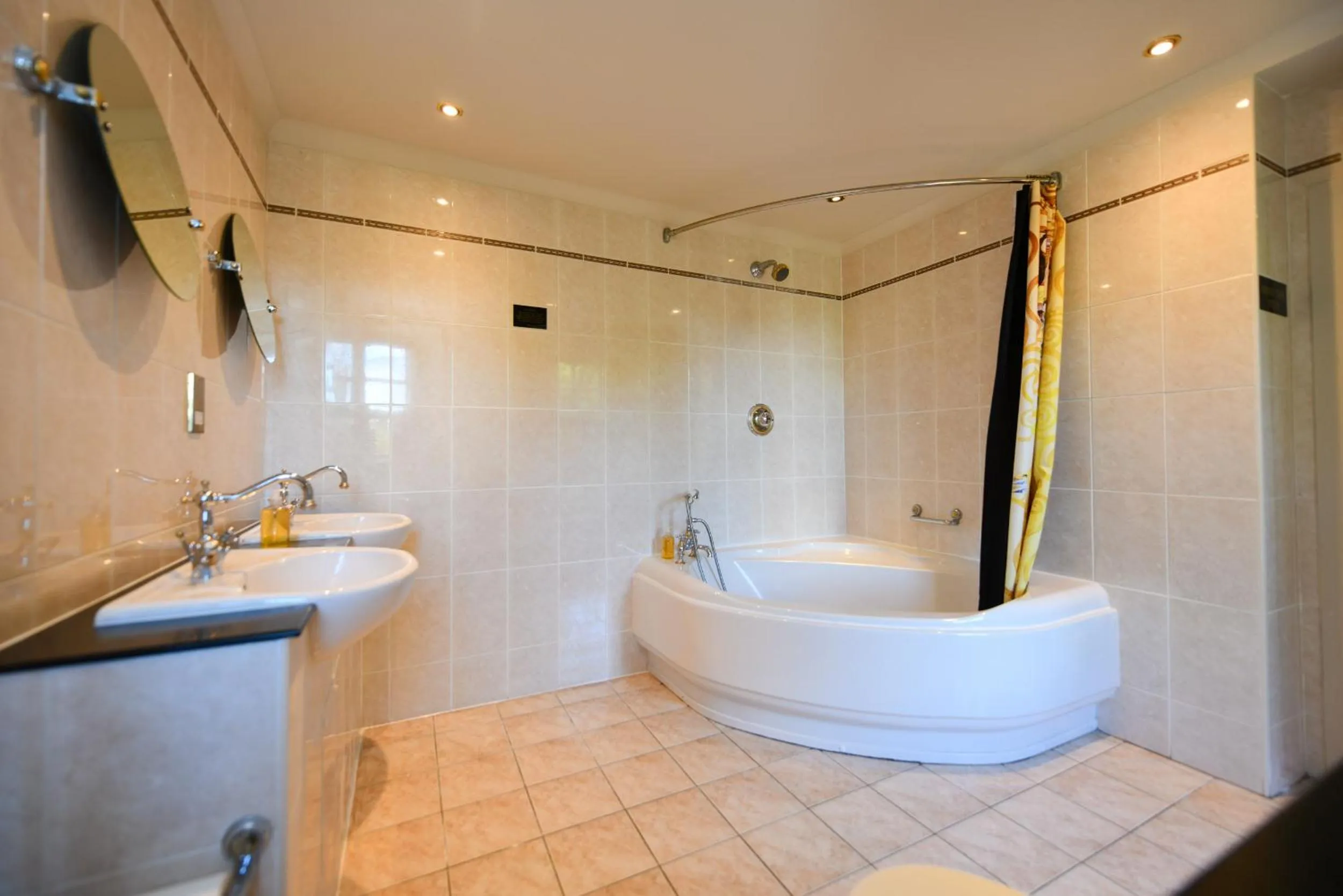 Bathroom in Savoy Park Hotel