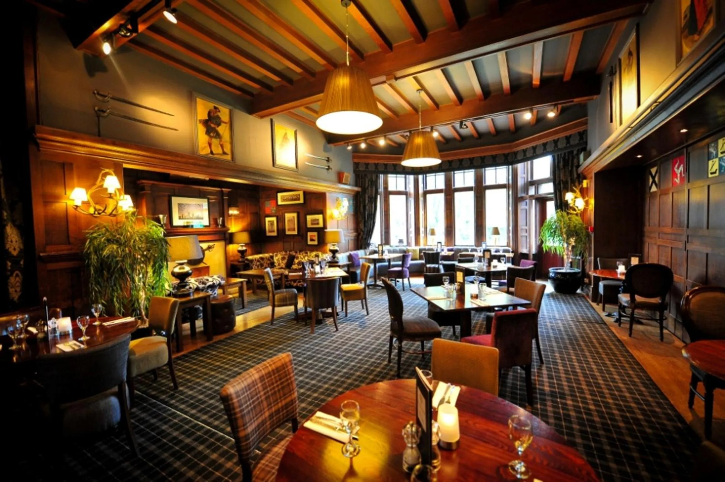 Restaurant/places to eat in Savoy Park Hotel