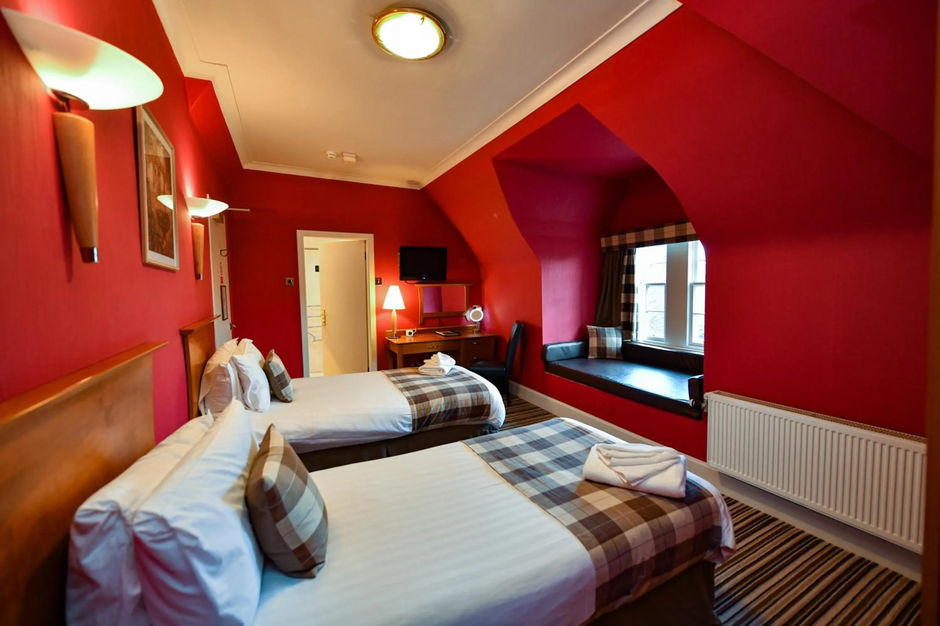 Bedroom, Bed in Savoy Park Hotel