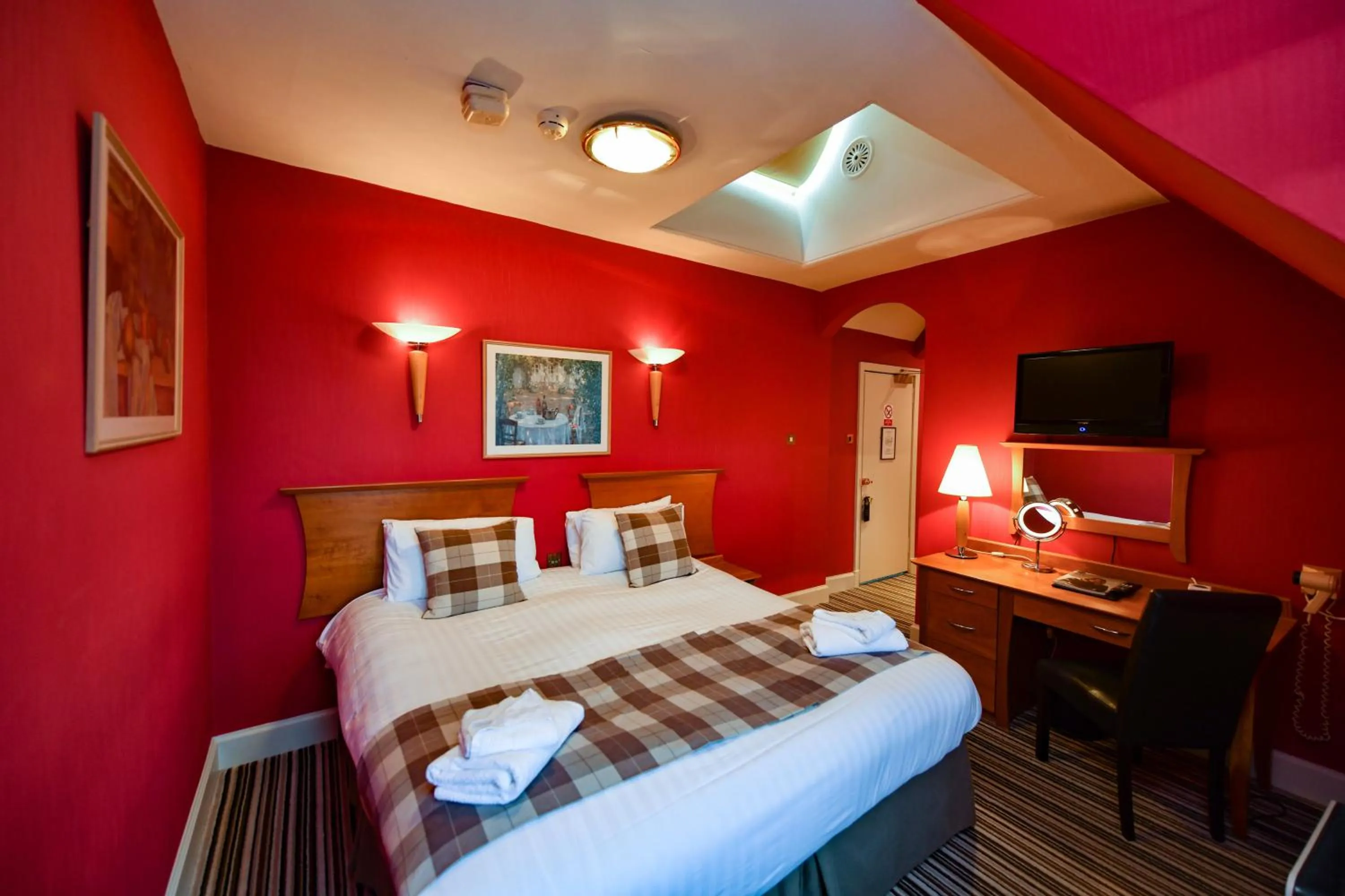 Bedroom, Bed in Savoy Park Hotel