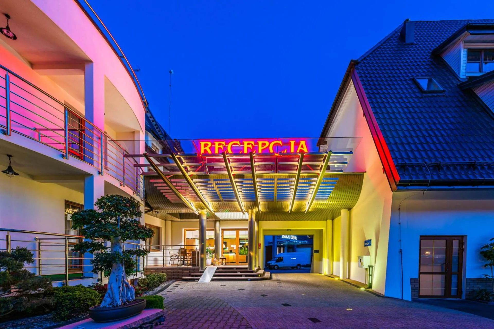 Property building in Hotel Na Półboru