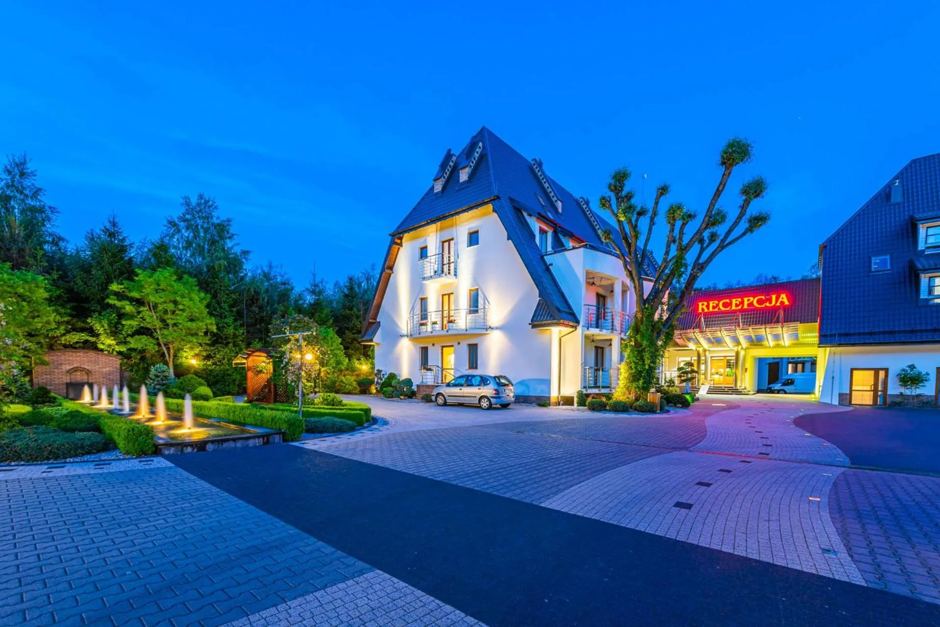 Property building in Hotel Na Półboru