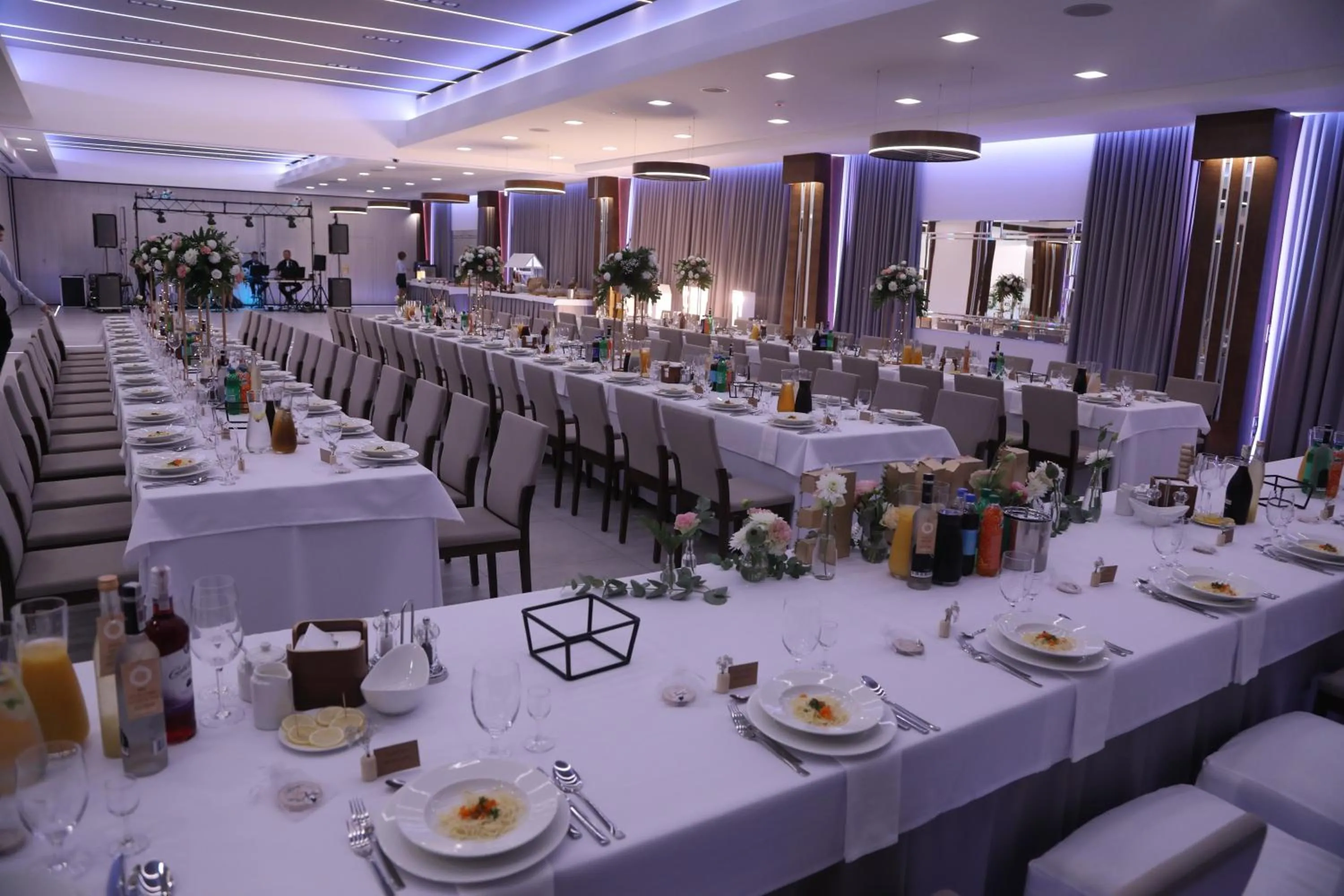 Restaurant/places to eat in Hotel Na Półboru