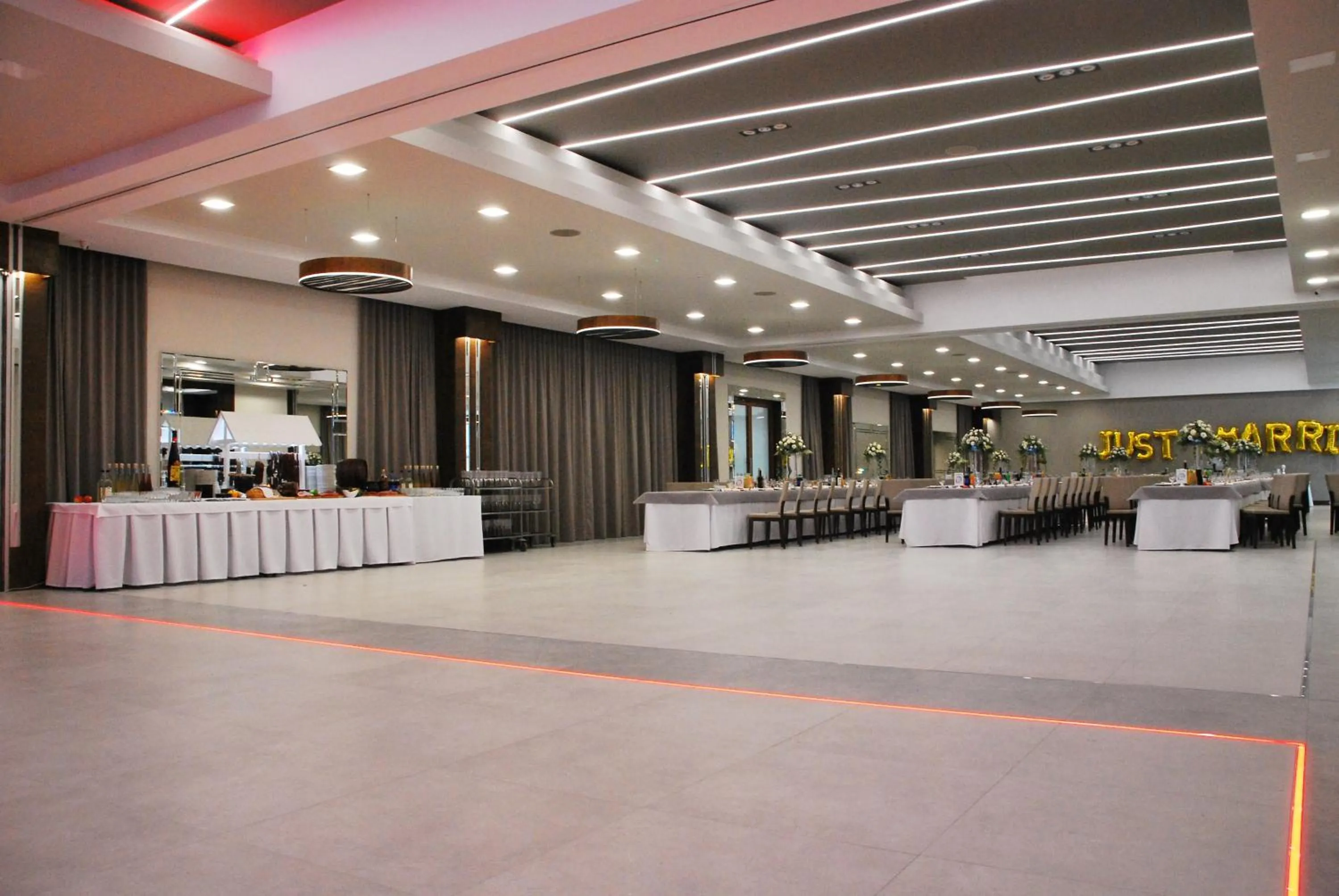 Restaurant/places to eat in Hotel Na Półboru