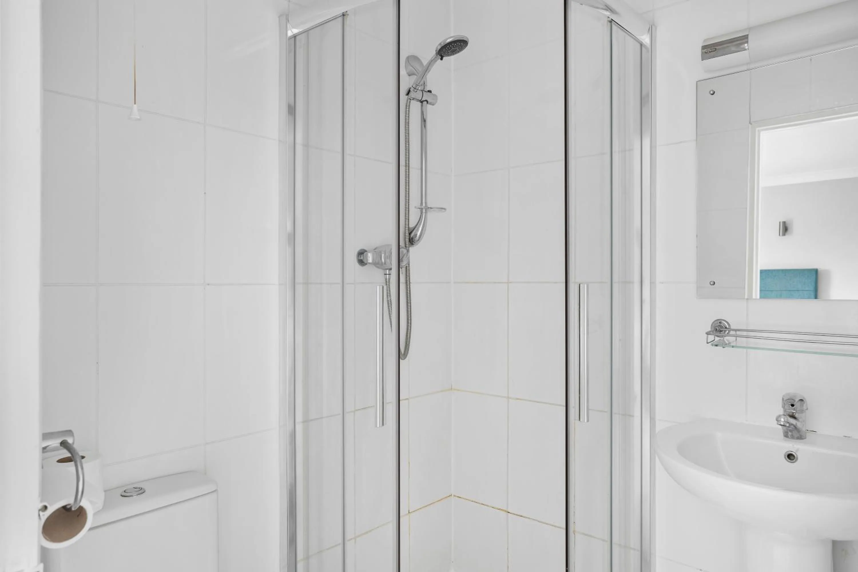 Shower in Waters Edge Hotel Torquay