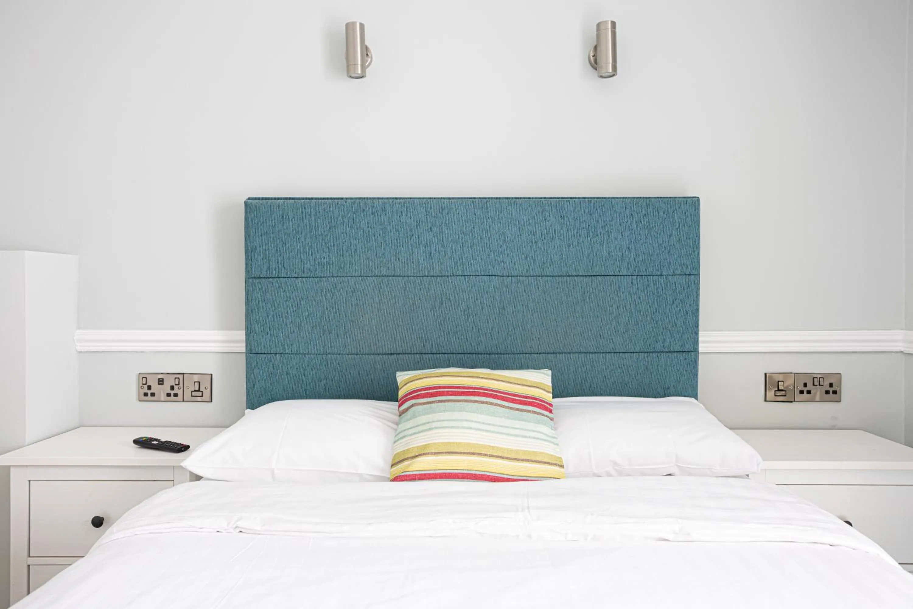 Bedroom, Bed in Waters Edge Hotel Torquay