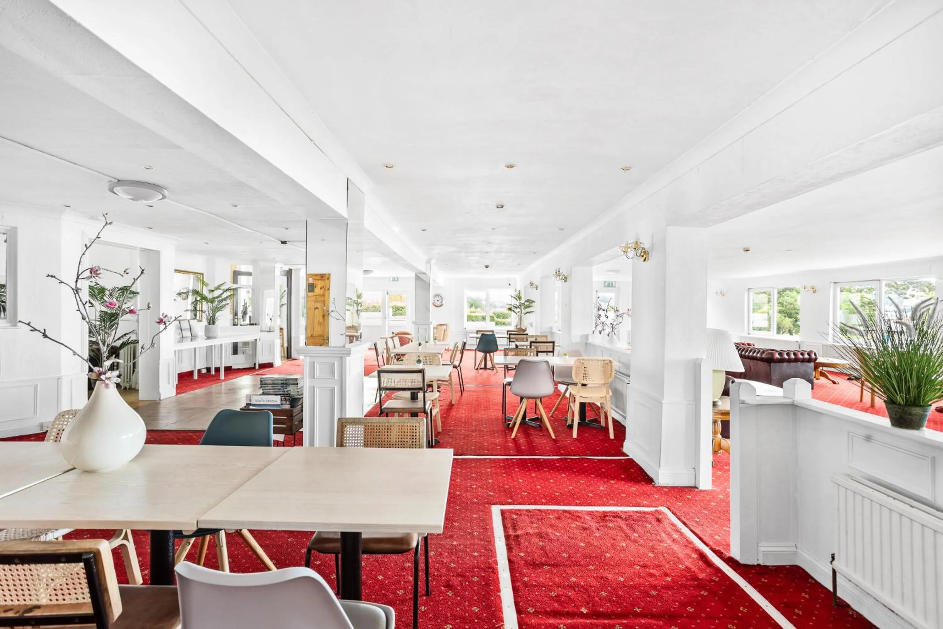 Seating area in Waters Edge Hotel Torquay