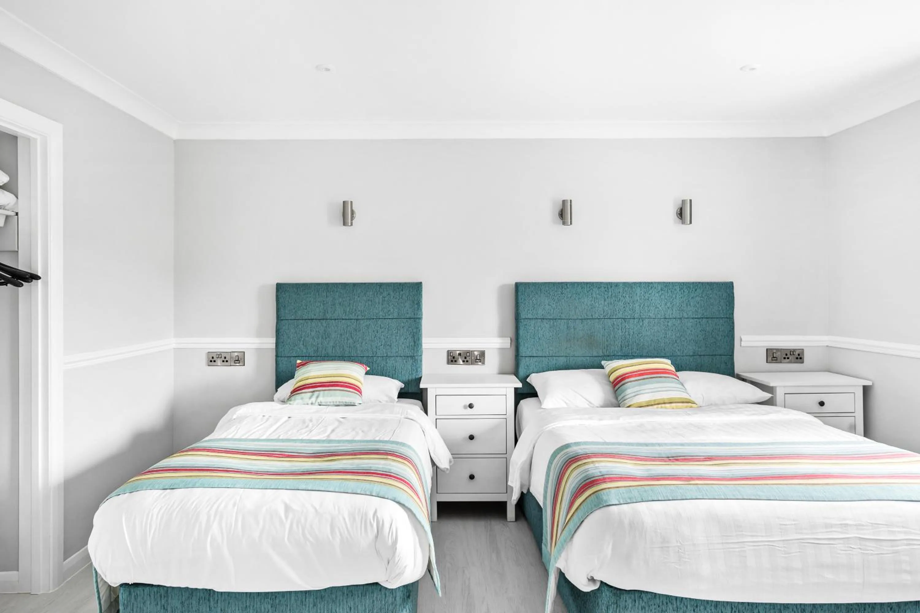 Bedroom, Bed in Waters Edge Hotel Torquay