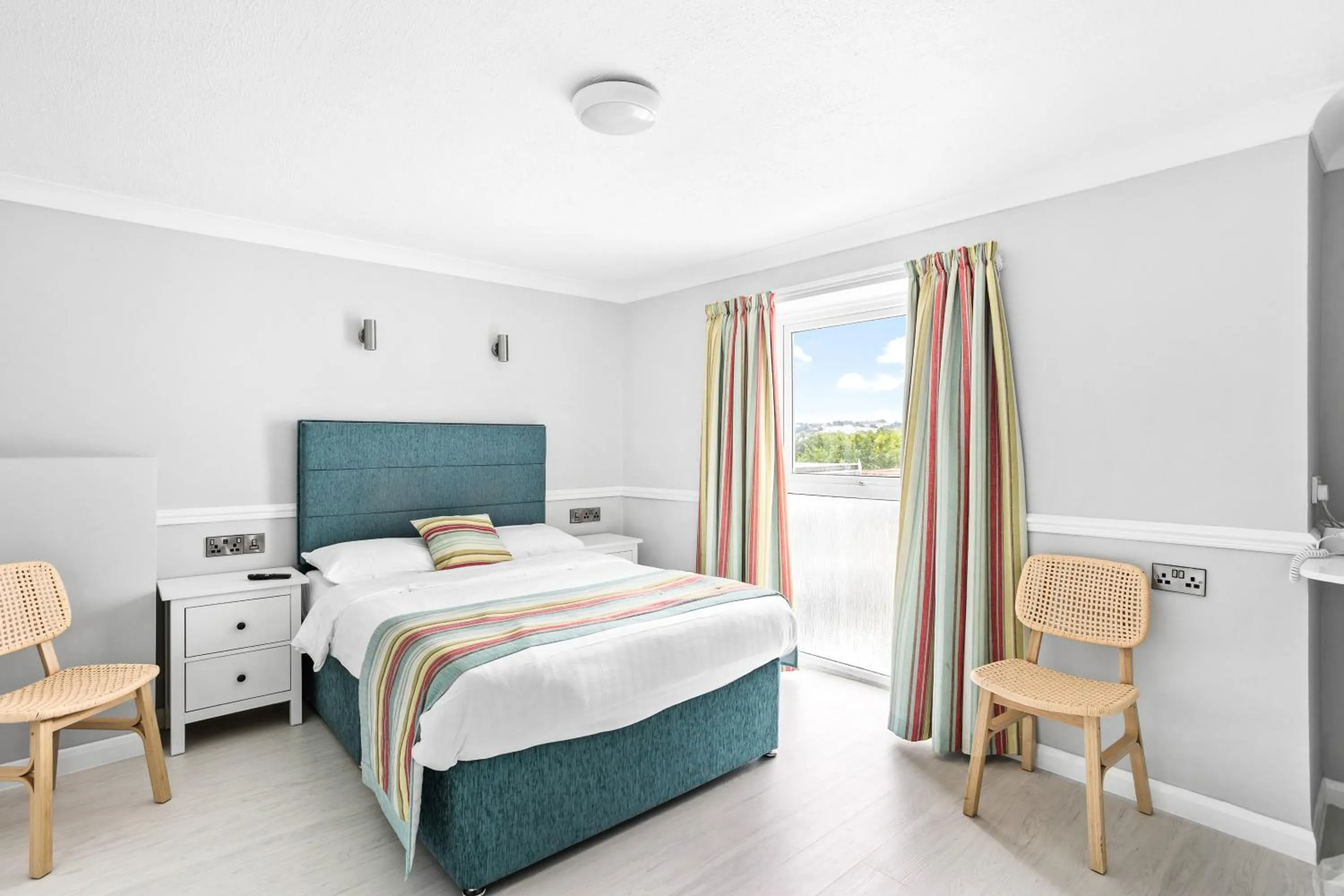 Bedroom, Bed in Waters Edge Hotel Torquay