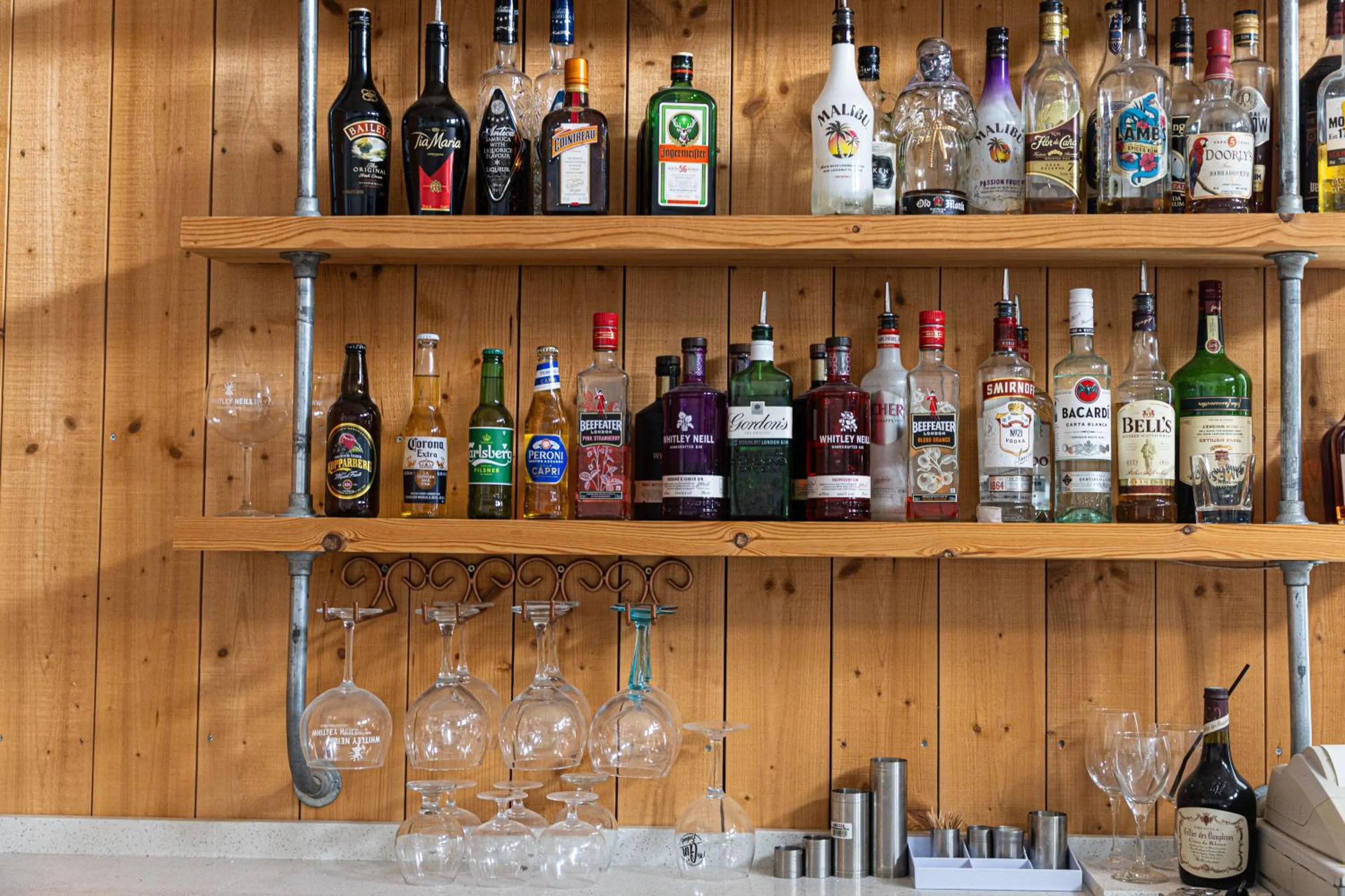 Drinks in Waters Edge Hotel Torquay