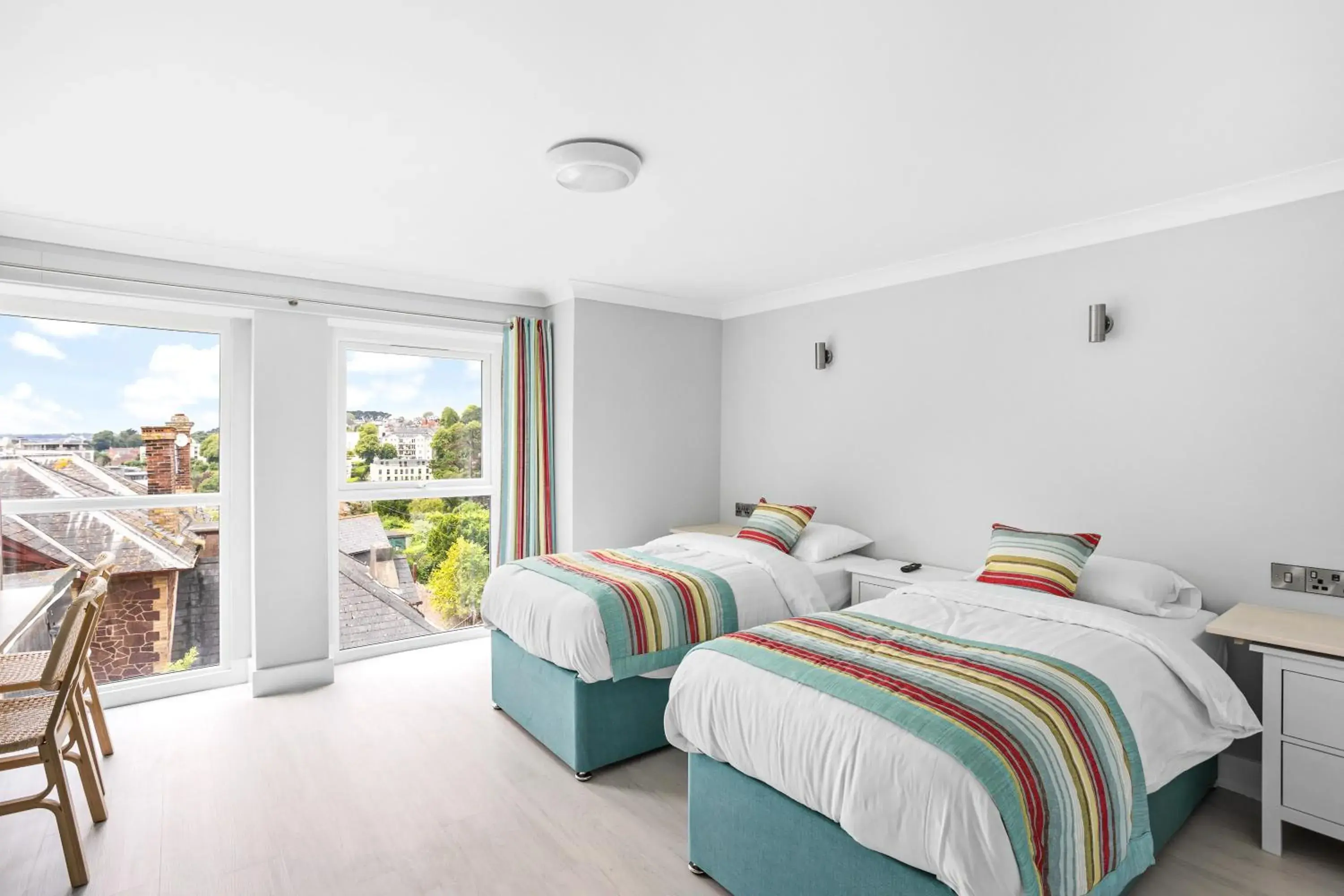 Twin Room with Private Bathroom in Waters Edge Hotel Torquay Twin Room with Private Bathroom in Waters Edge Hotel Torquay