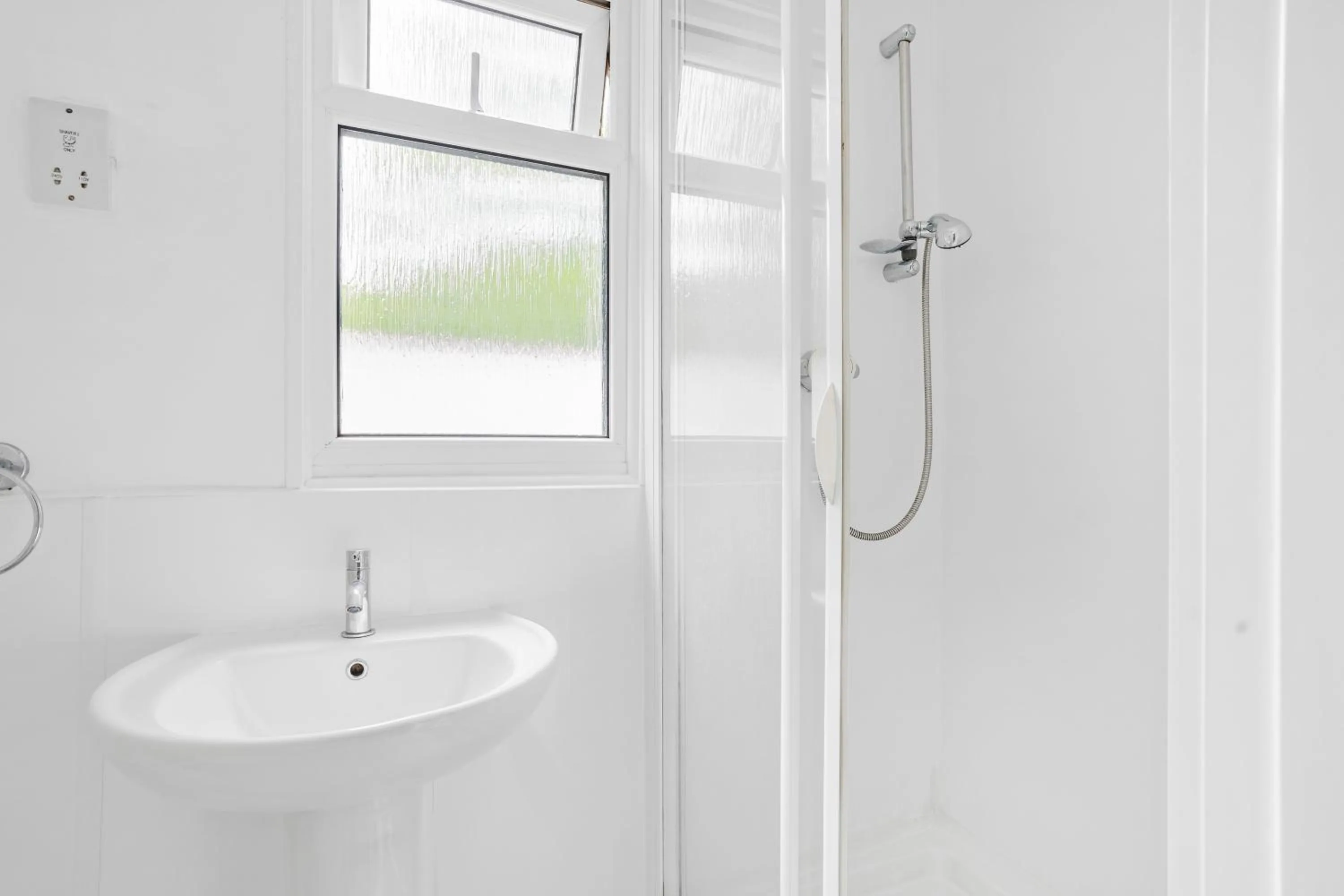 Shower in Waters Edge Hotel Torquay