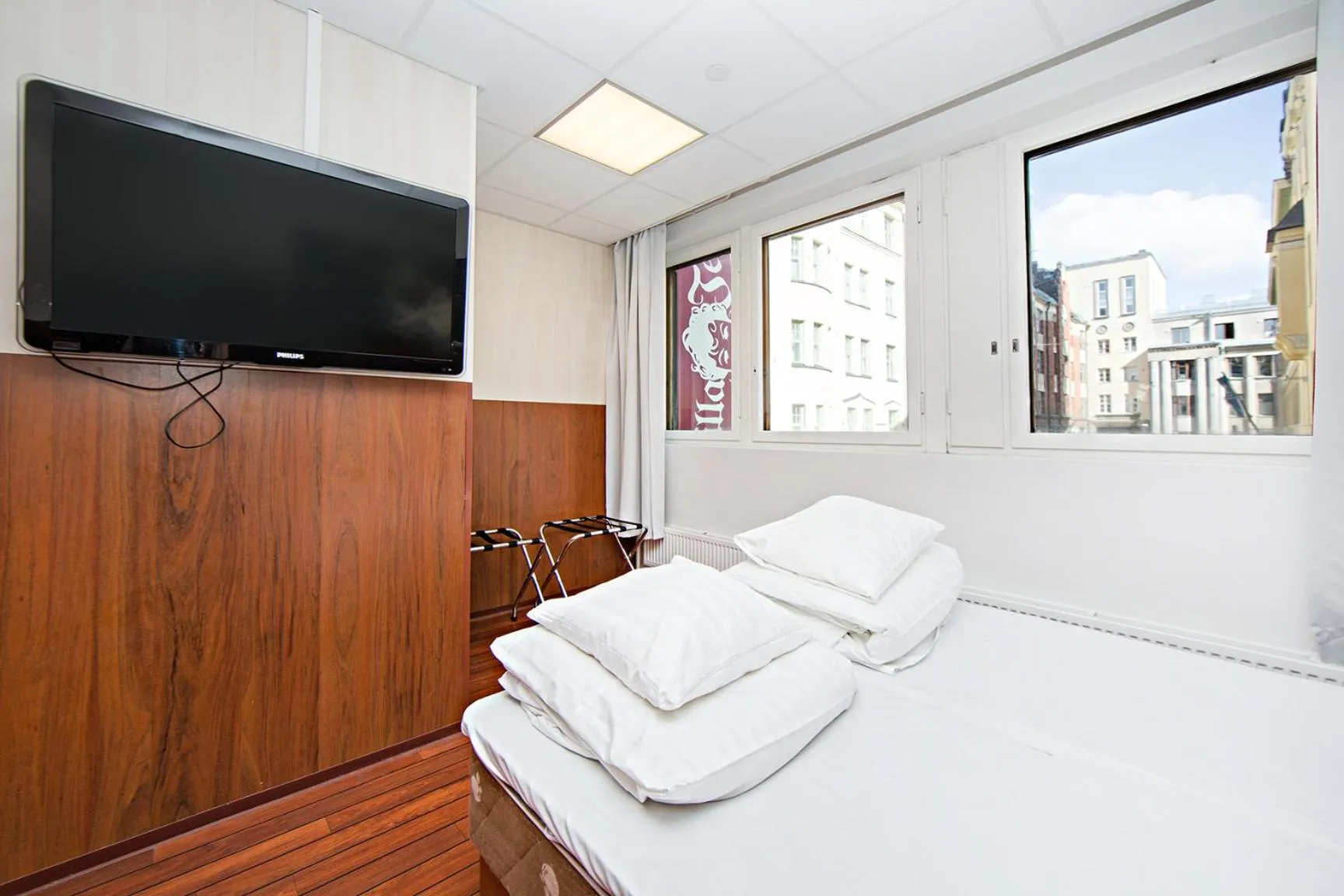 TV and multimedia, Bed in Omena Hotel Helsinki City Centre