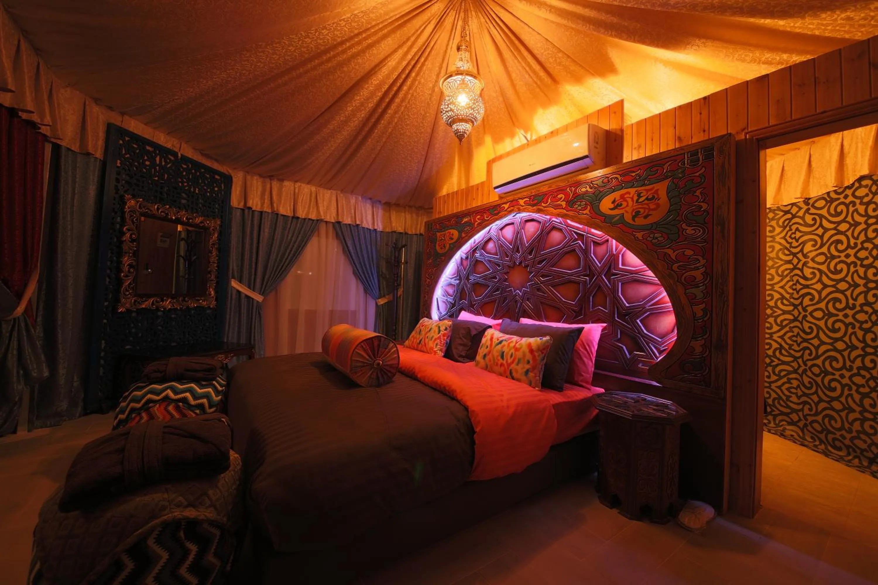 Bed in Memories Aicha Luxury Camp
