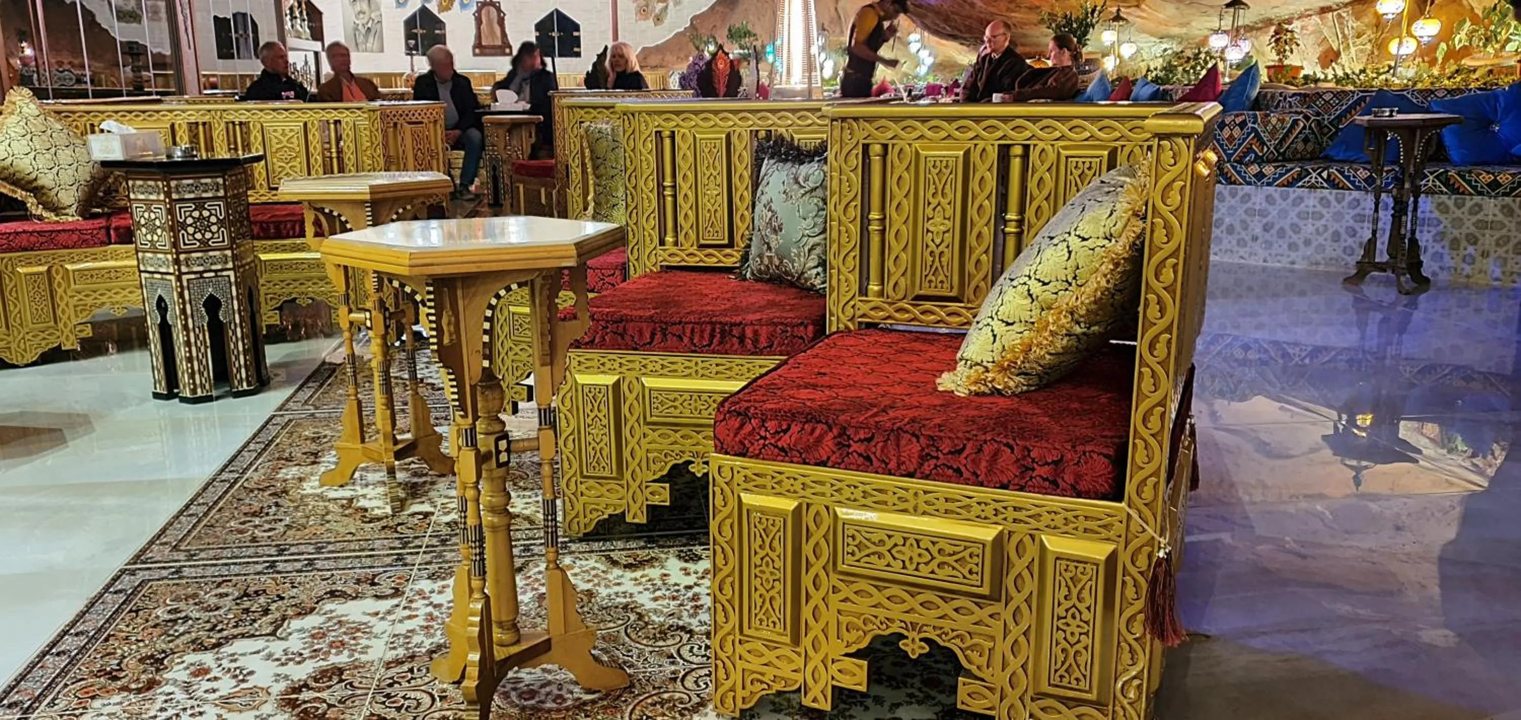 Lounge or bar in Memories Aicha Luxury Camp