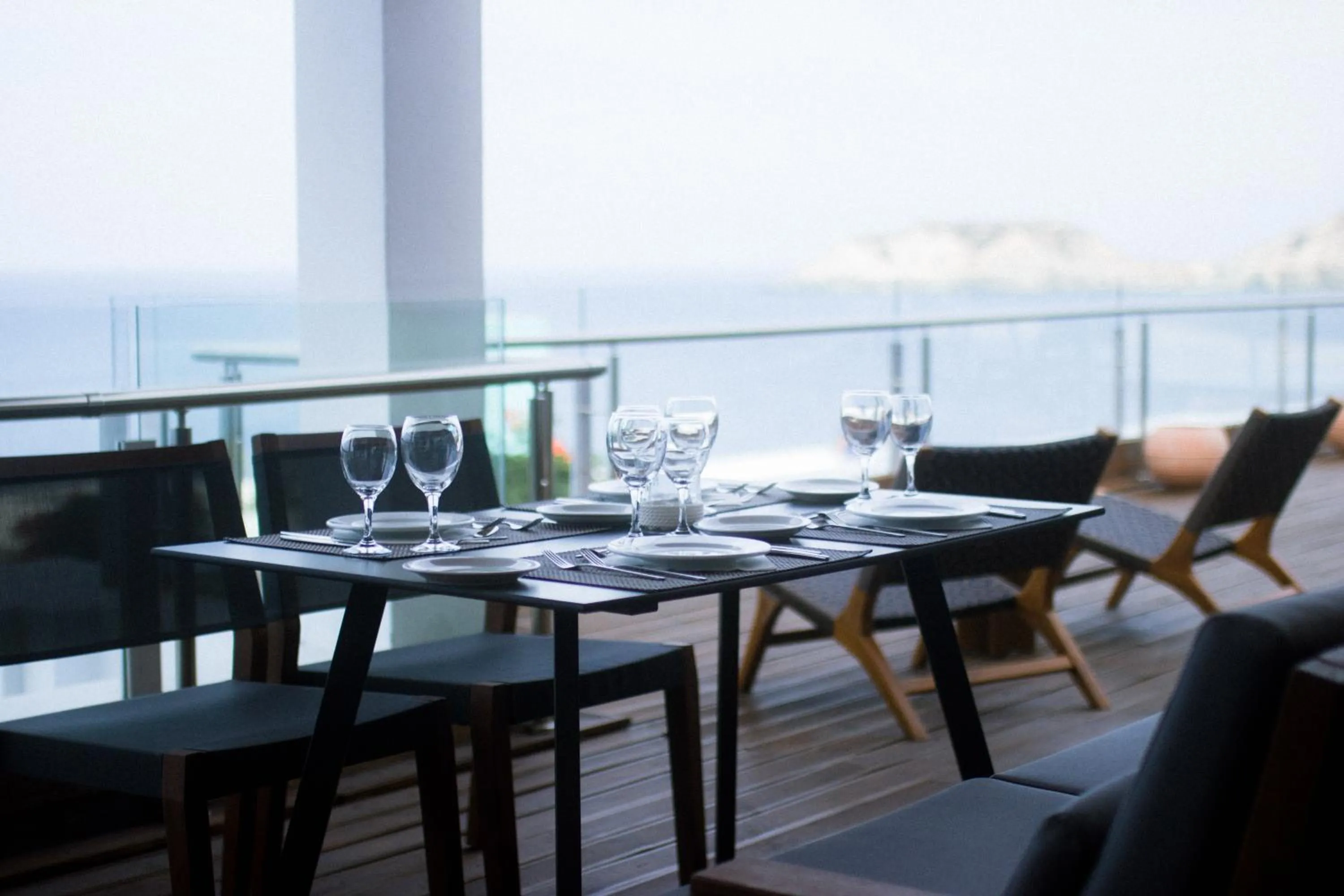 Restaurant/places to eat in Peninsula Resort & Spa