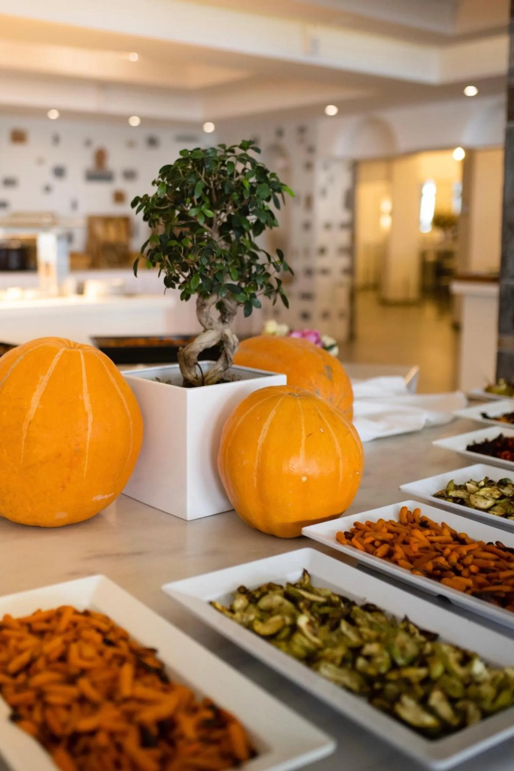 Restaurant/places to eat in Peninsula Resort & Spa