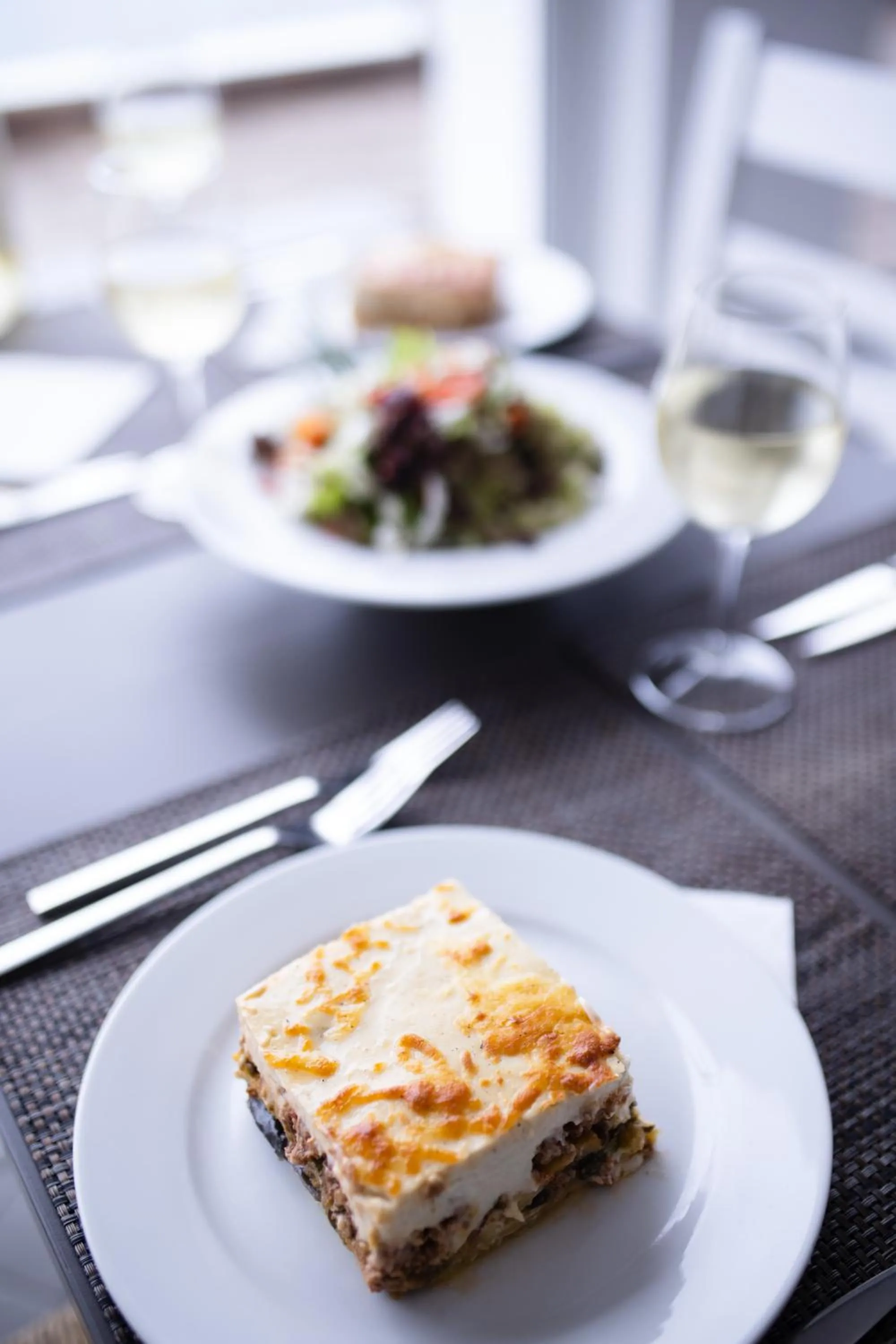 Food and drinks in Peninsula Resort & Spa