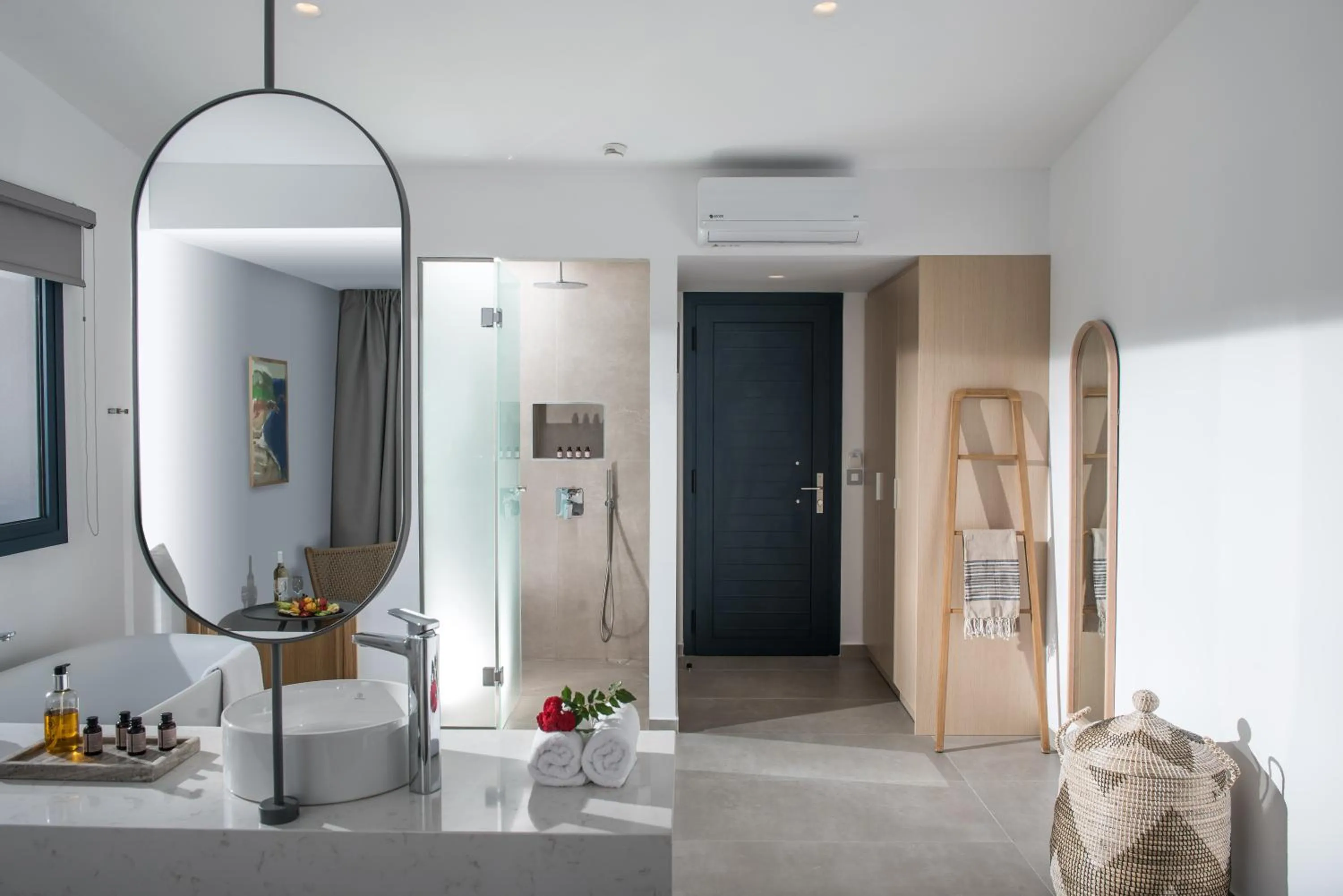 Shower in Peninsula Resort & Spa