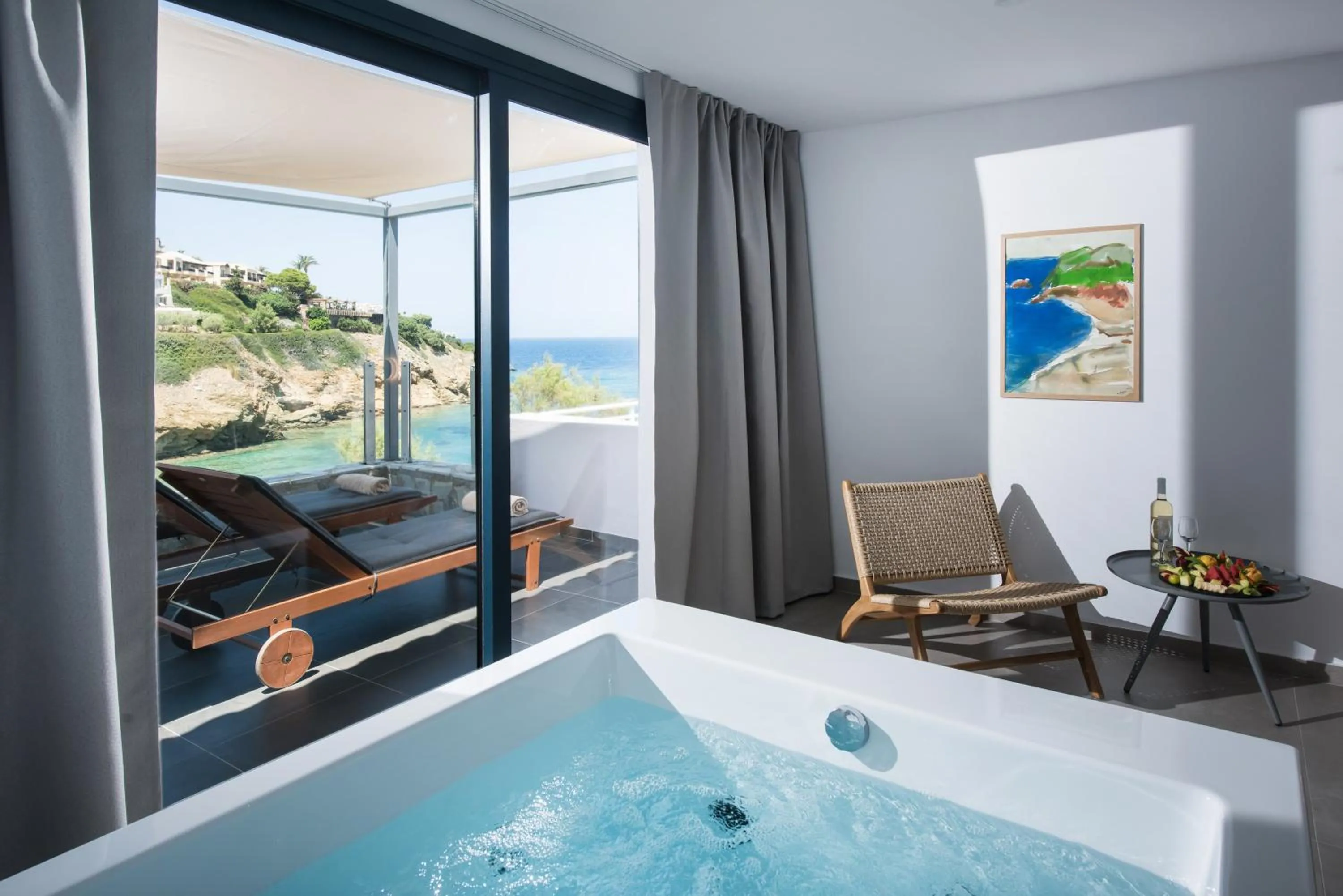 Hot Tub in Peninsula Resort & Spa