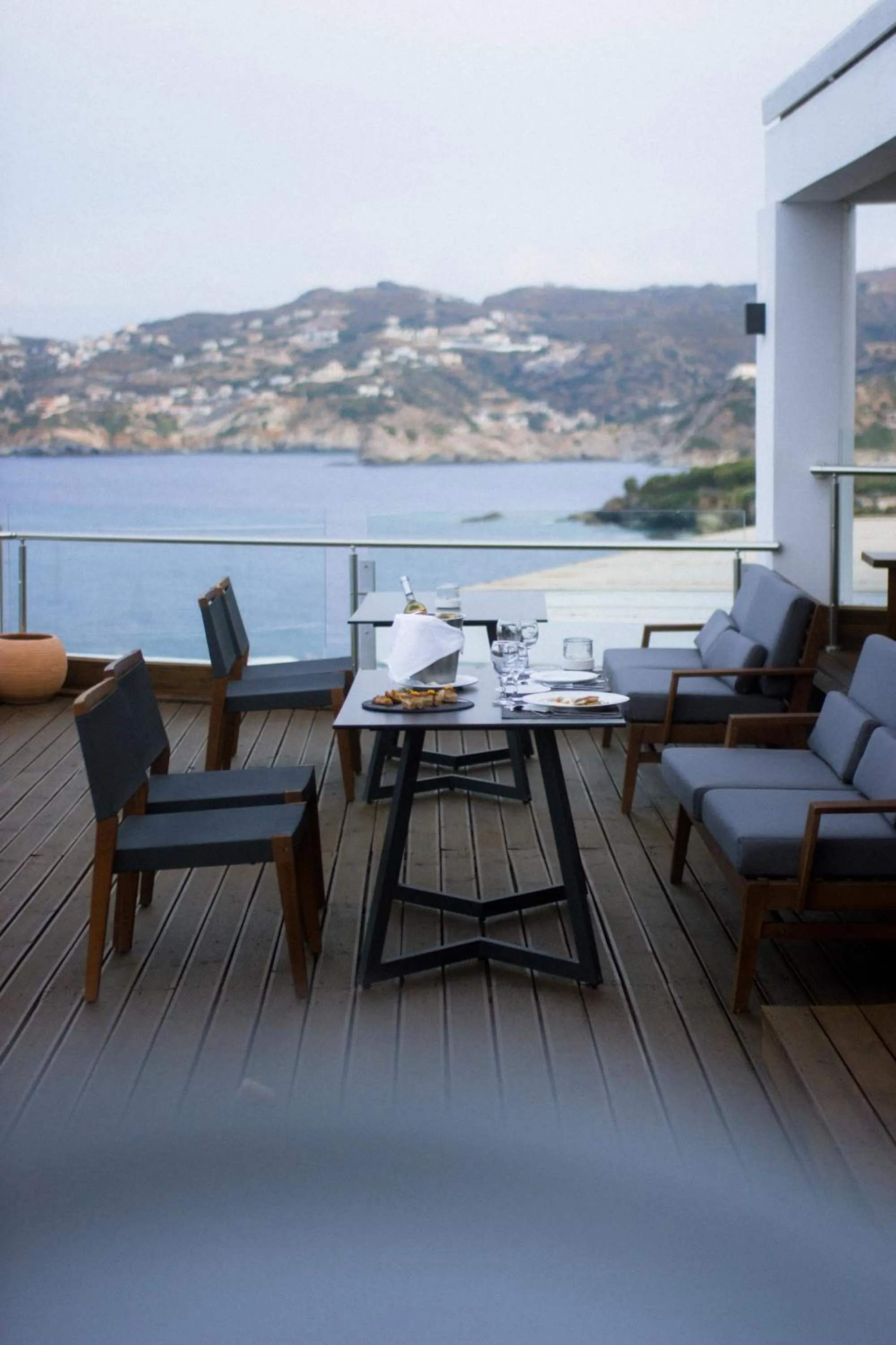 Restaurant/places to eat in Peninsula Resort & Spa