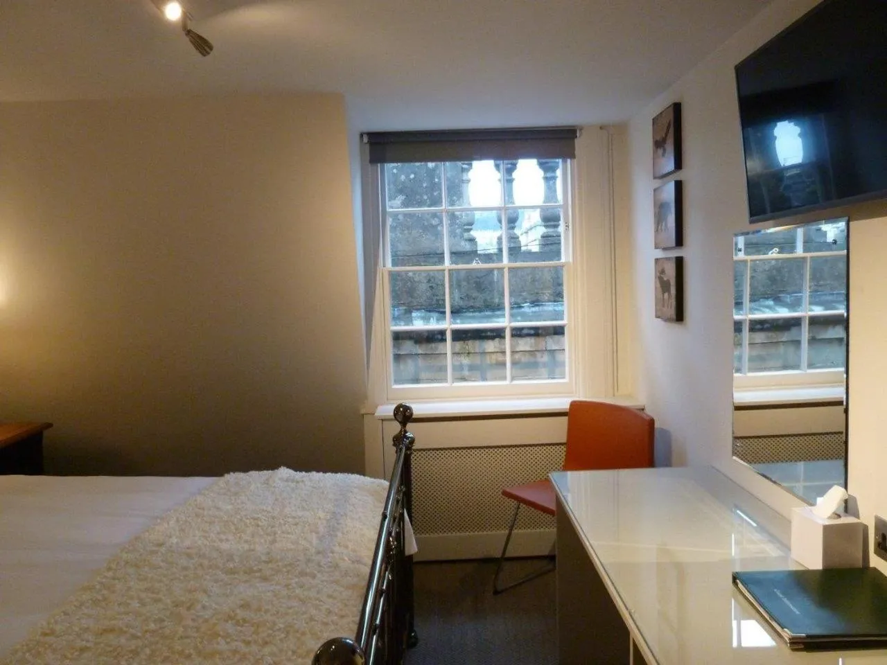 Bed in Edgar Townhouse