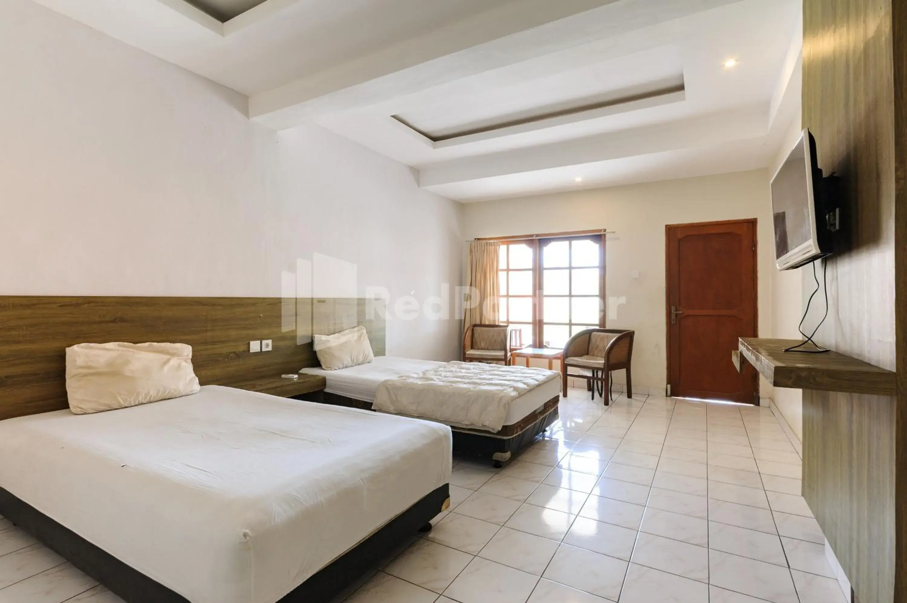 Delxue Twin Room in Pulau Bali Hotel Denpasar RedPartner Delxue Twin Room in Pulau Bali Hotel Denpasar RedPartner