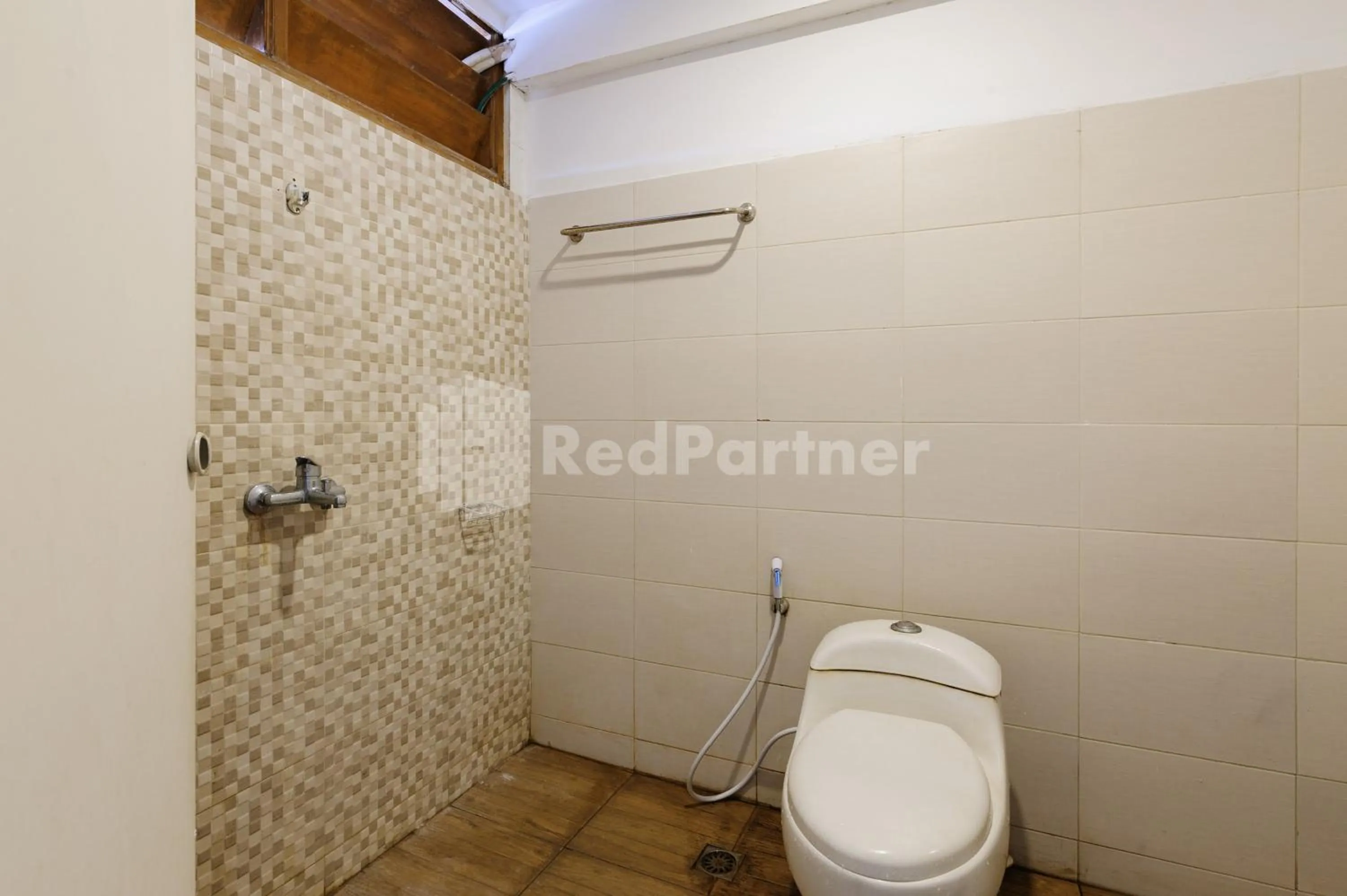 Bathroom in Pulau Bali Hotel Denpasar RedPartner