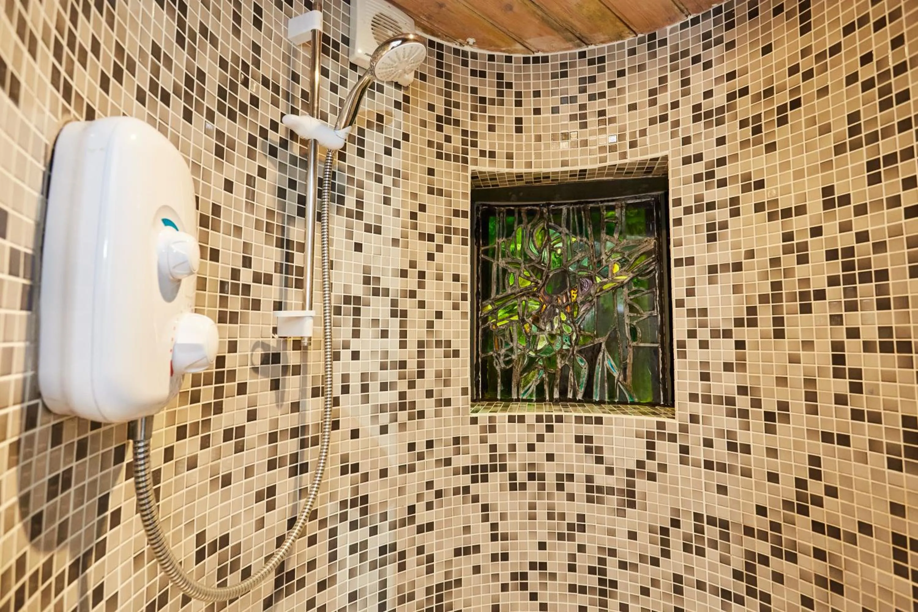 Shower in LOCH TAY HIGHLAND LODGES and GLAMPING PARK