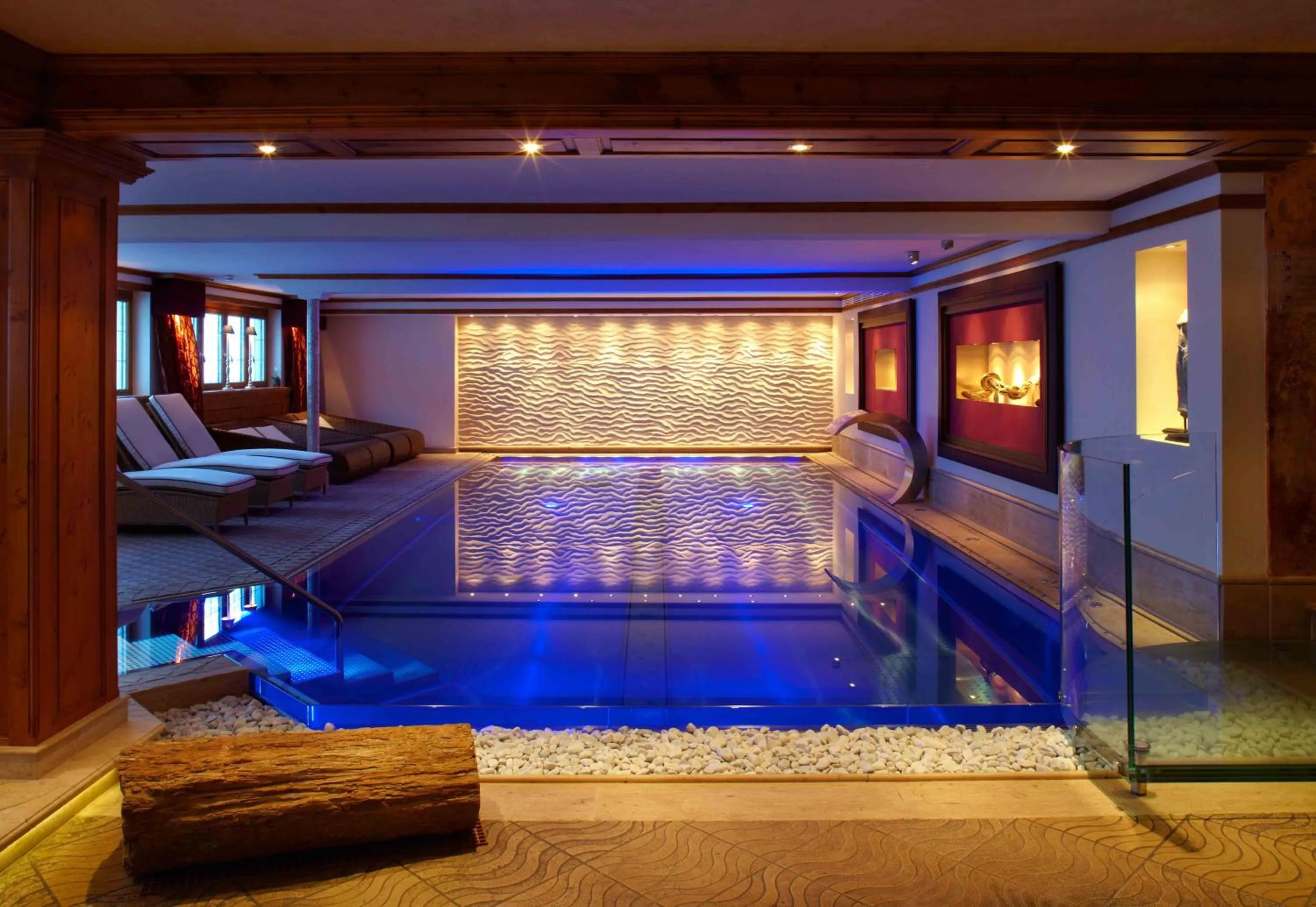 Swimming pool in Sporthotel Lorünser