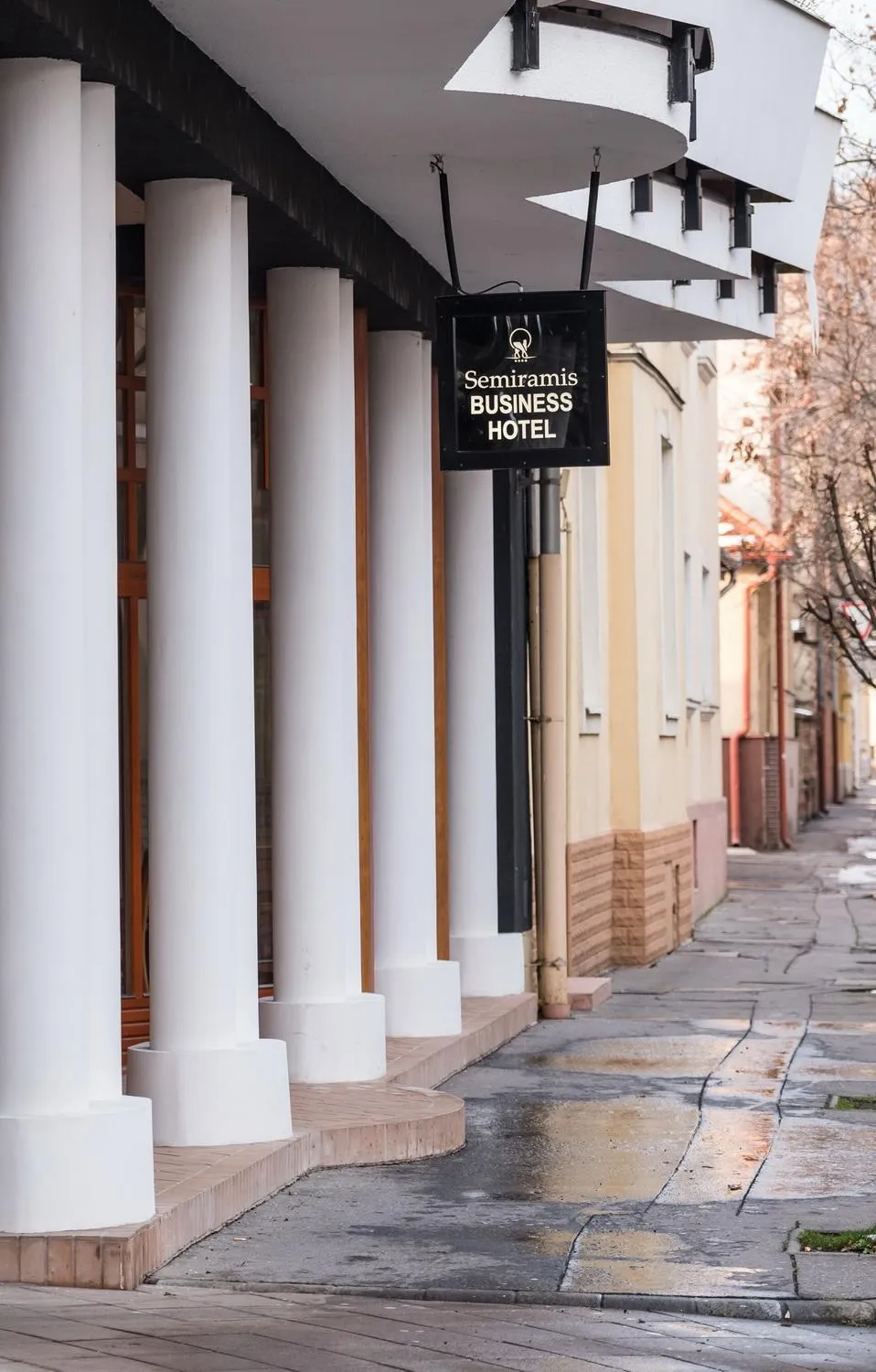 Facade/entrance in Semiramis Business Hotel