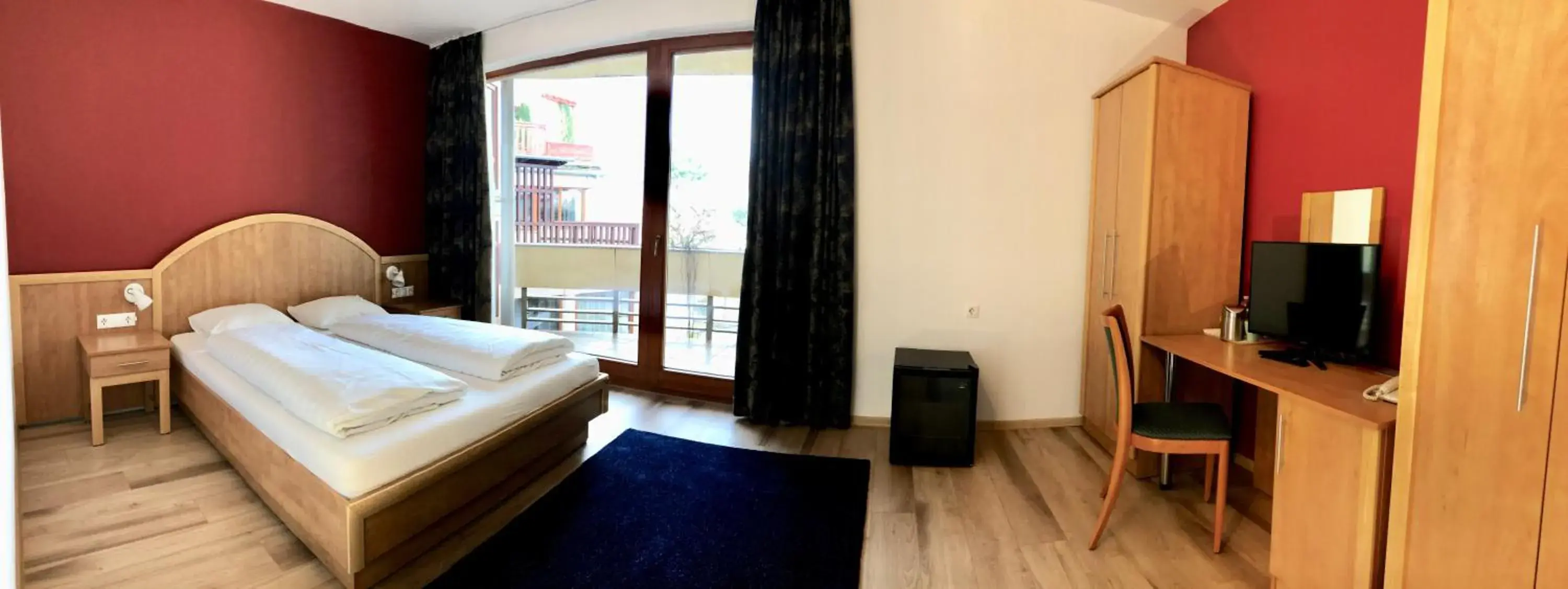 Deluxe Double Room with Balcony in Semiramis Business Hotel Deluxe Double Room with Balcony in Semiramis Business Hotel