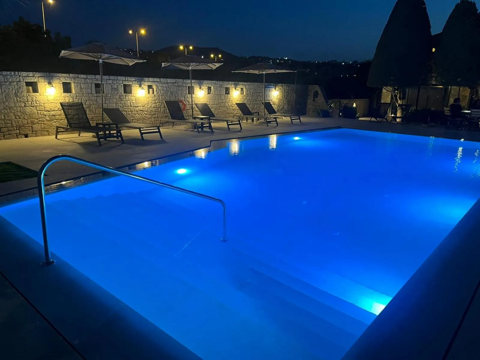 Swimming pool in Nancy - Chara Apartments