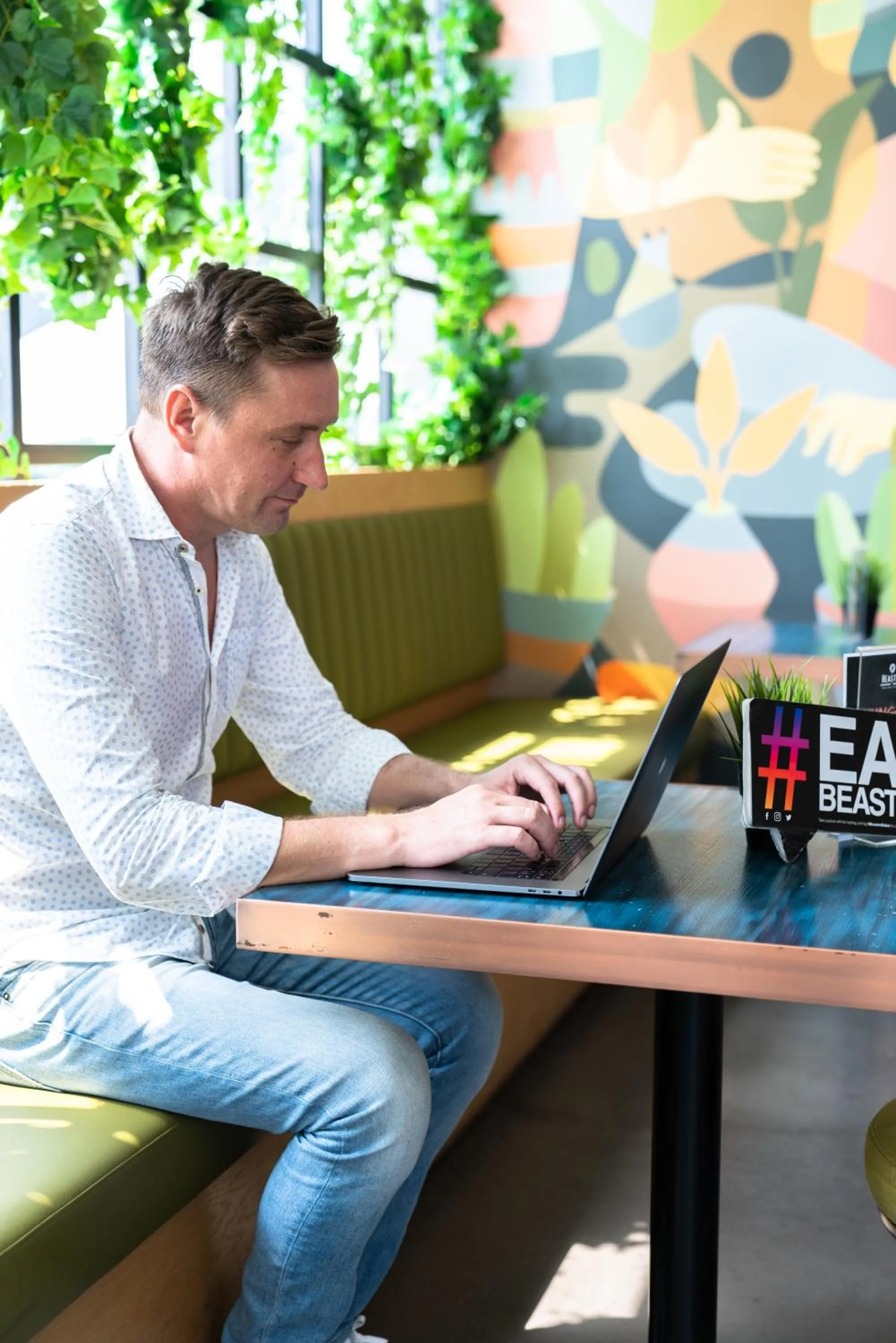 Restaurant/places to eat in First Central Hotel Suites