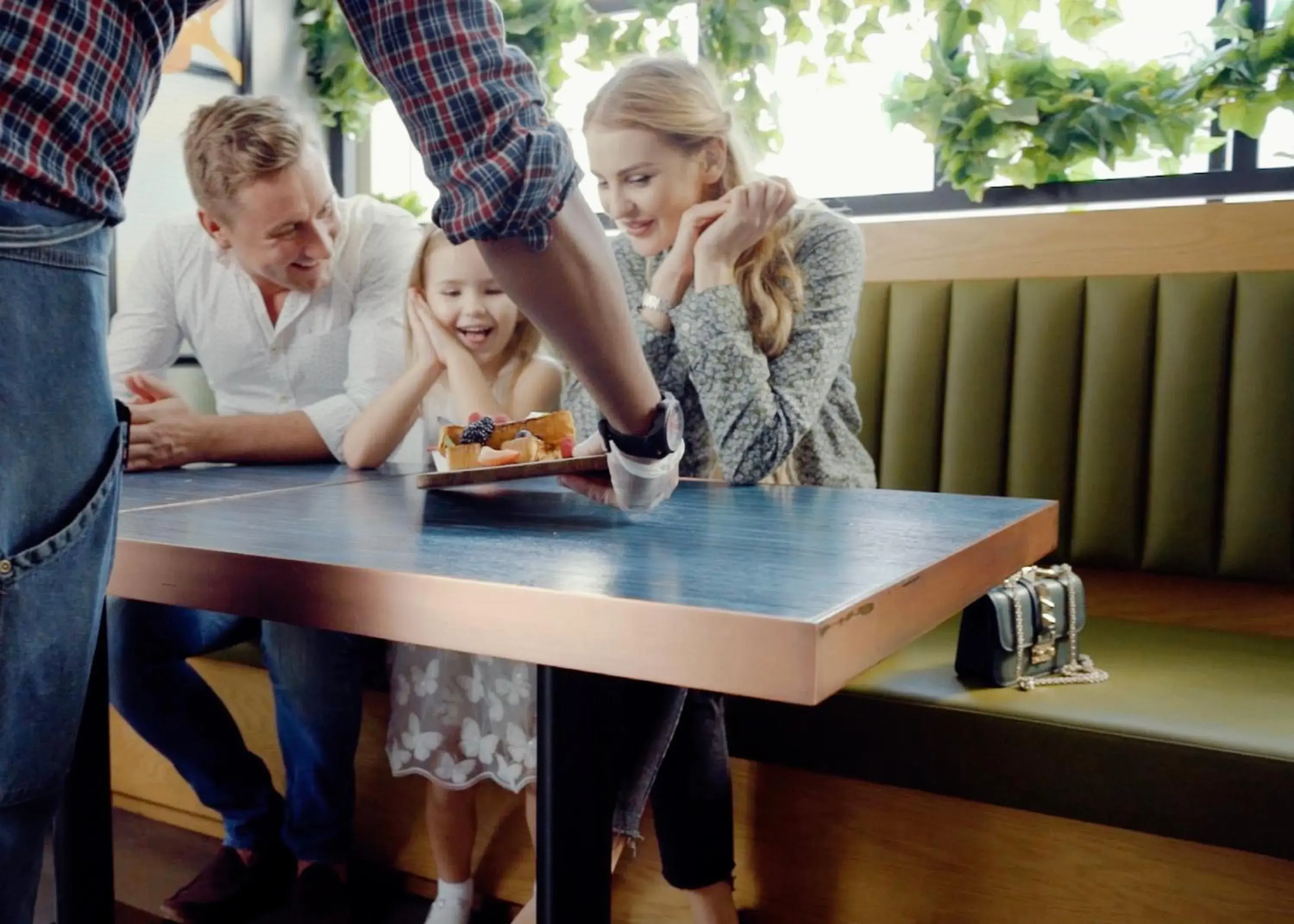 Restaurant/places to eat in First Central Hotel Suites Restaurant/places to eat in First Central Hotel Suites