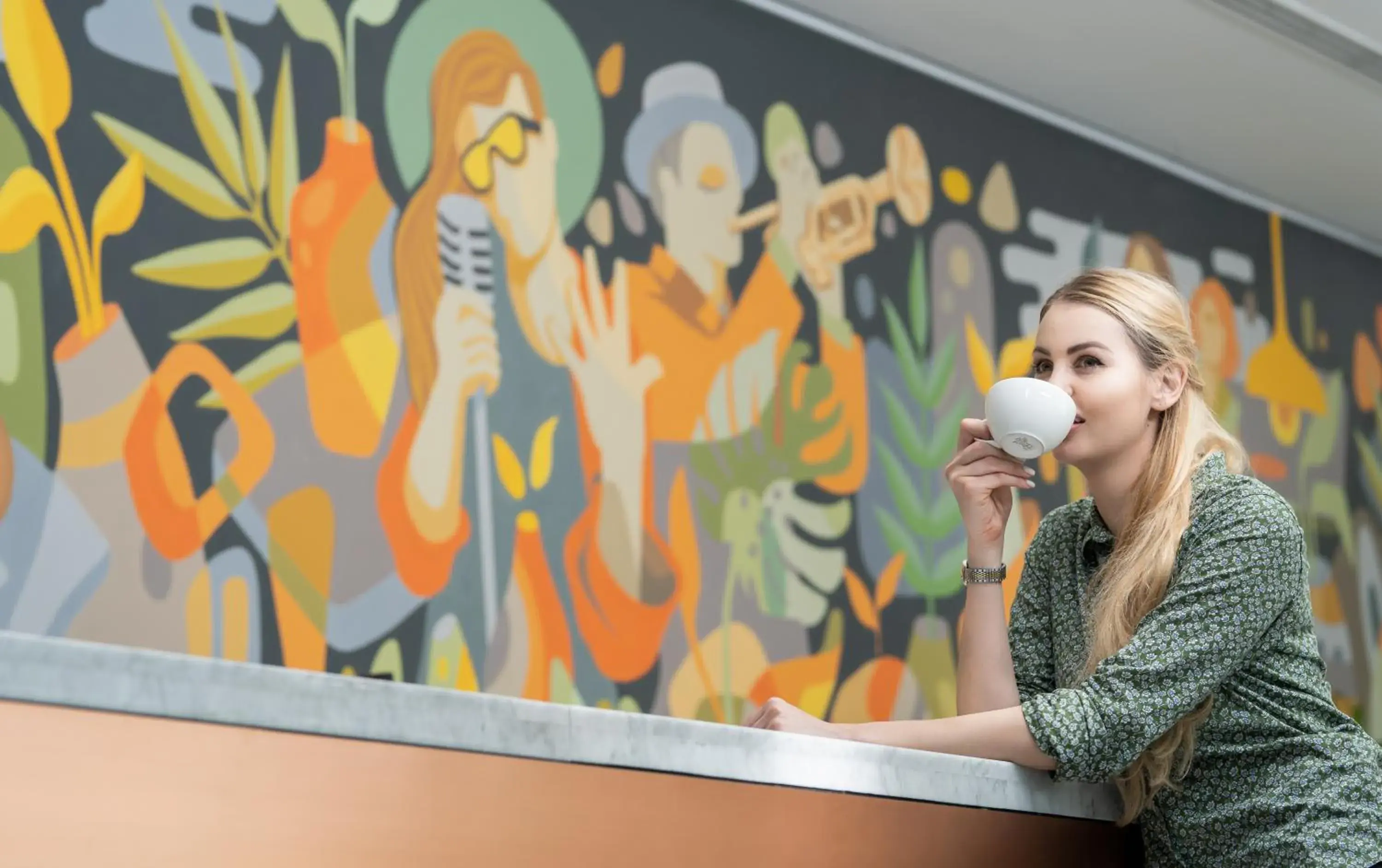 Restaurant/places to eat in First Central Hotel Suites Restaurant/places to eat in First Central Hotel Suites