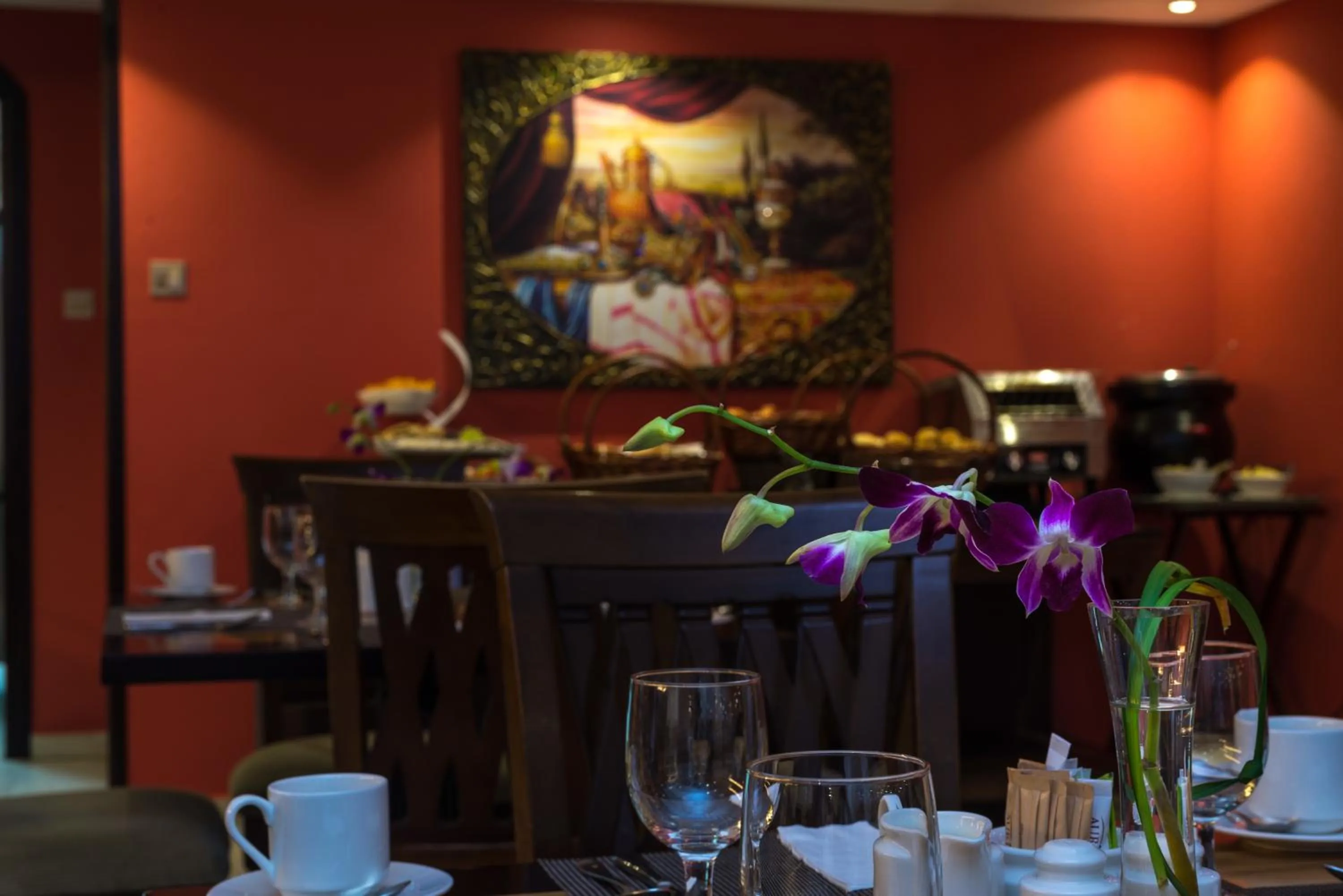 Restaurant/places to eat in First Central Hotel Suites