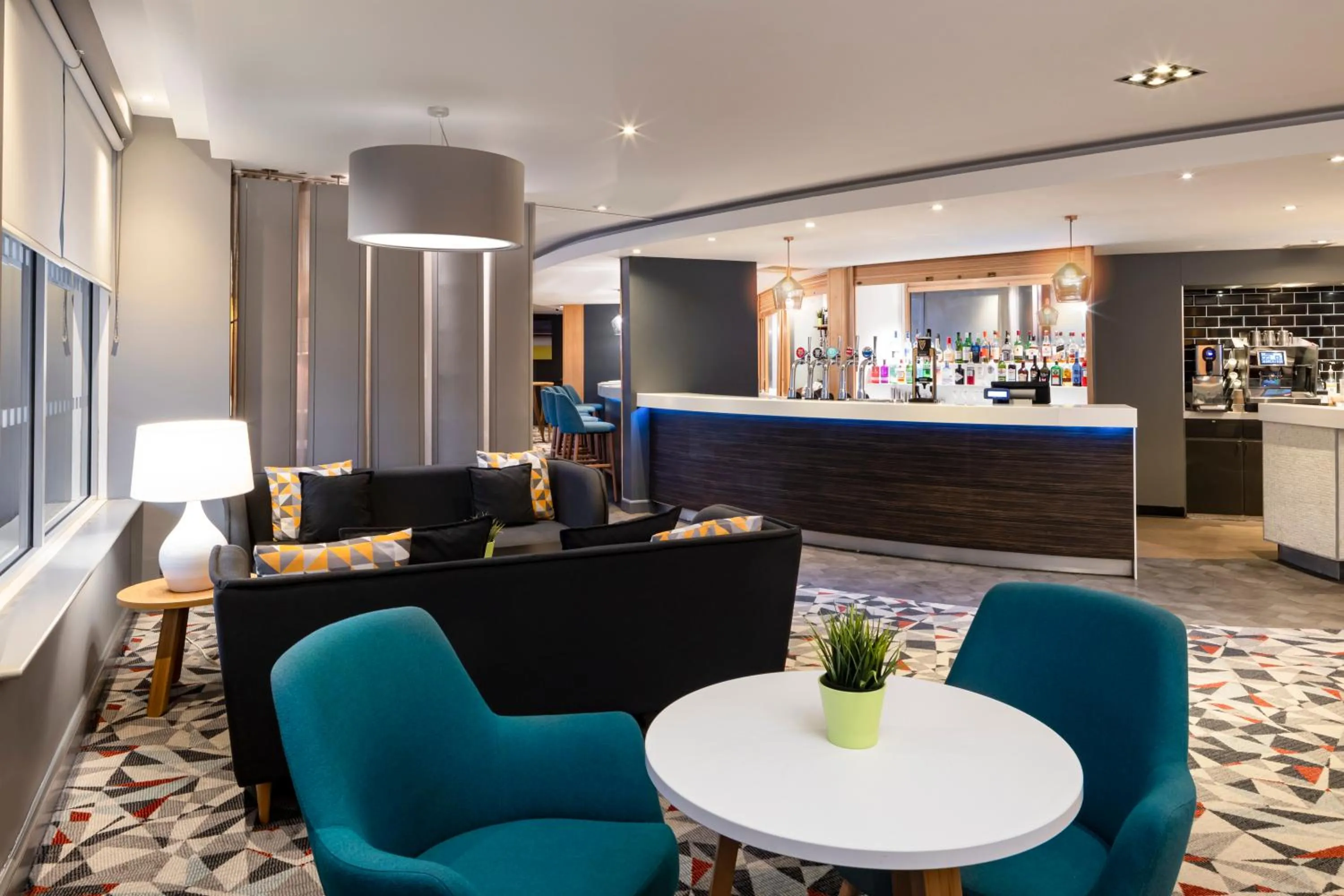 Restaurant/places to eat in Holiday Inn Reading South M4 Jct 11 by IHG