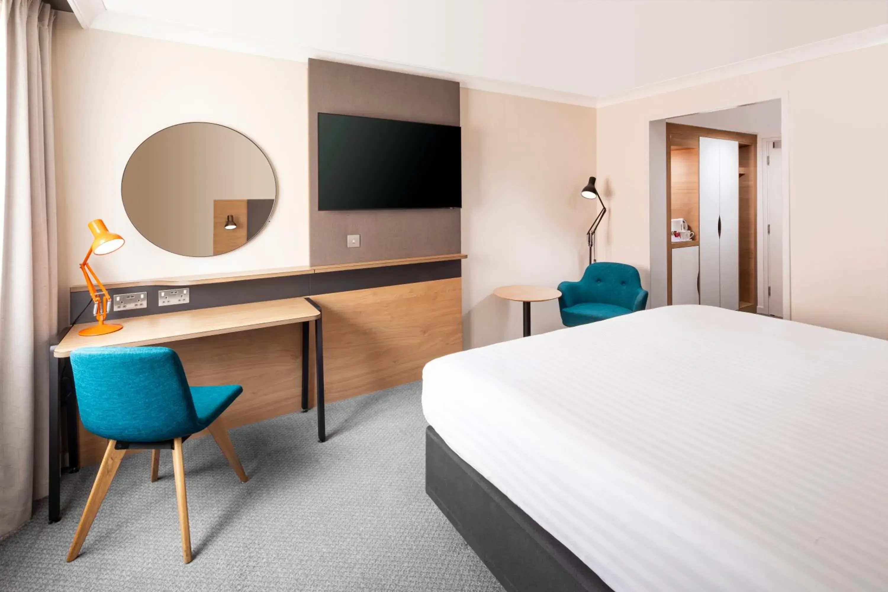 Single Room in Holiday Inn Reading South M4 Jct 11 by IHG Single Room in Holiday Inn Reading South M4 Jct 11 by IHG